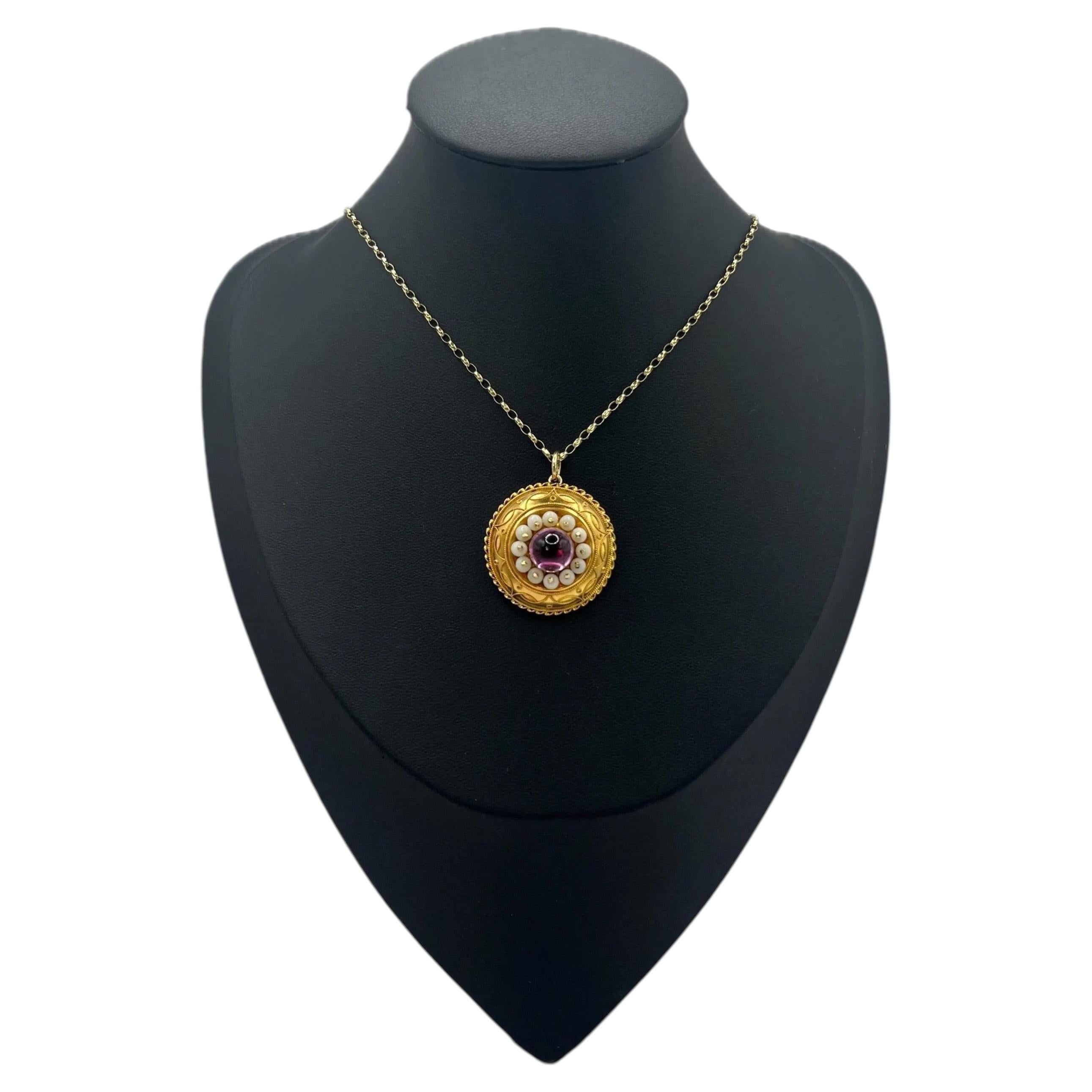 What does a pendant symbolize?