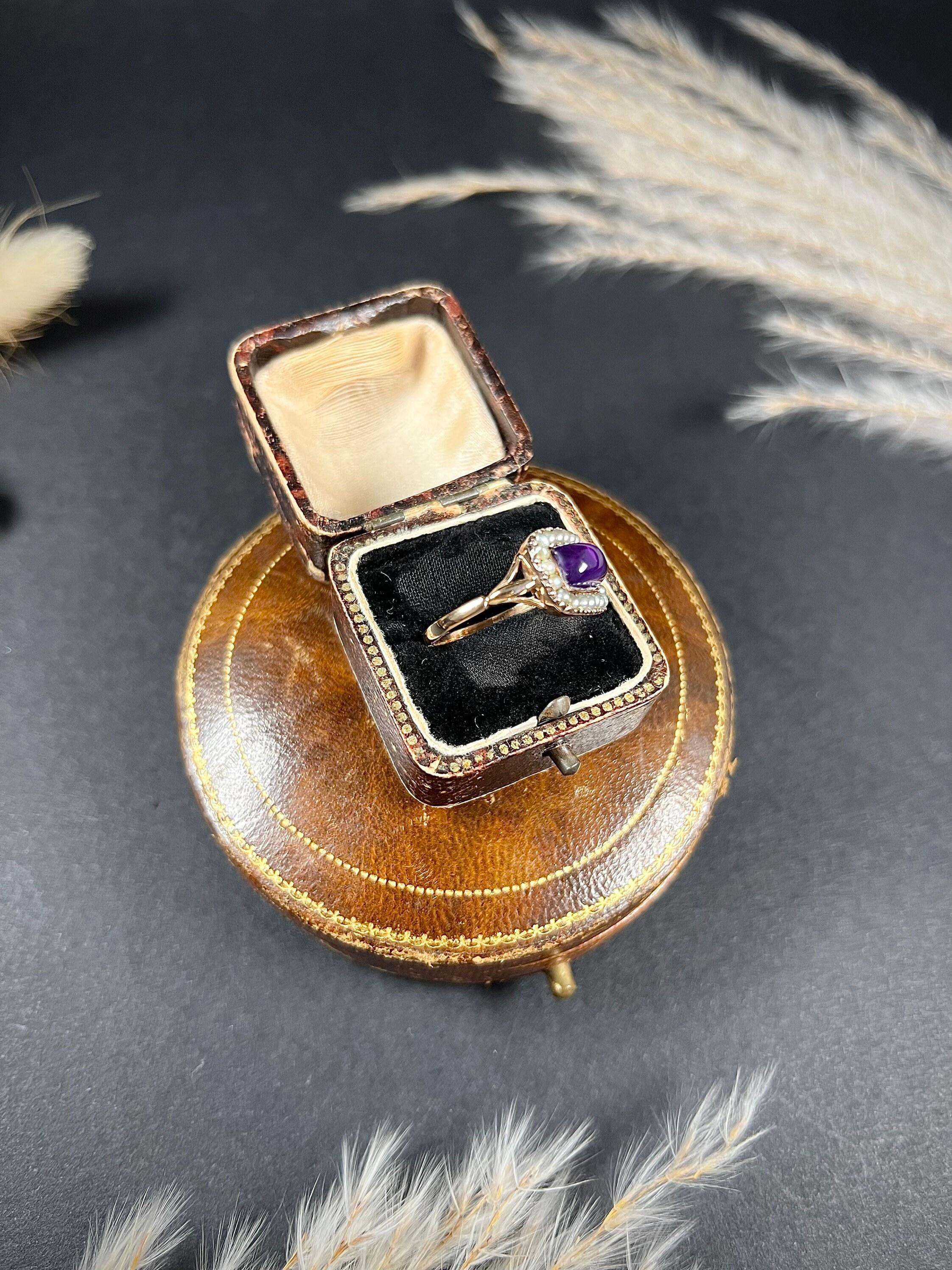 Bague victorienne ancienne en or 15 carats avec cabochon d'améthyste et perle en vente 2