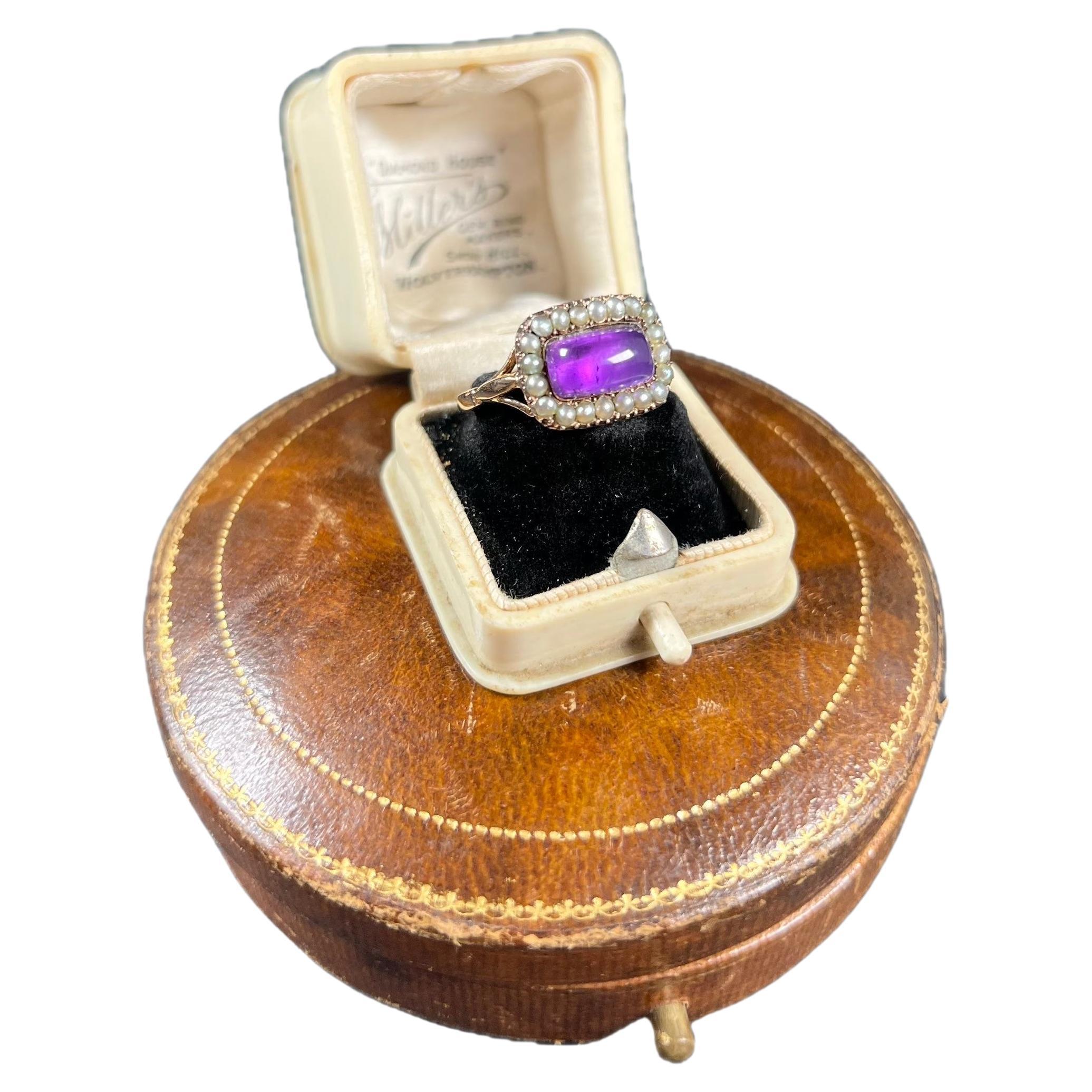 Bague victorienne ancienne en or 15 carats avec cabochon d'améthyste et perle en vente