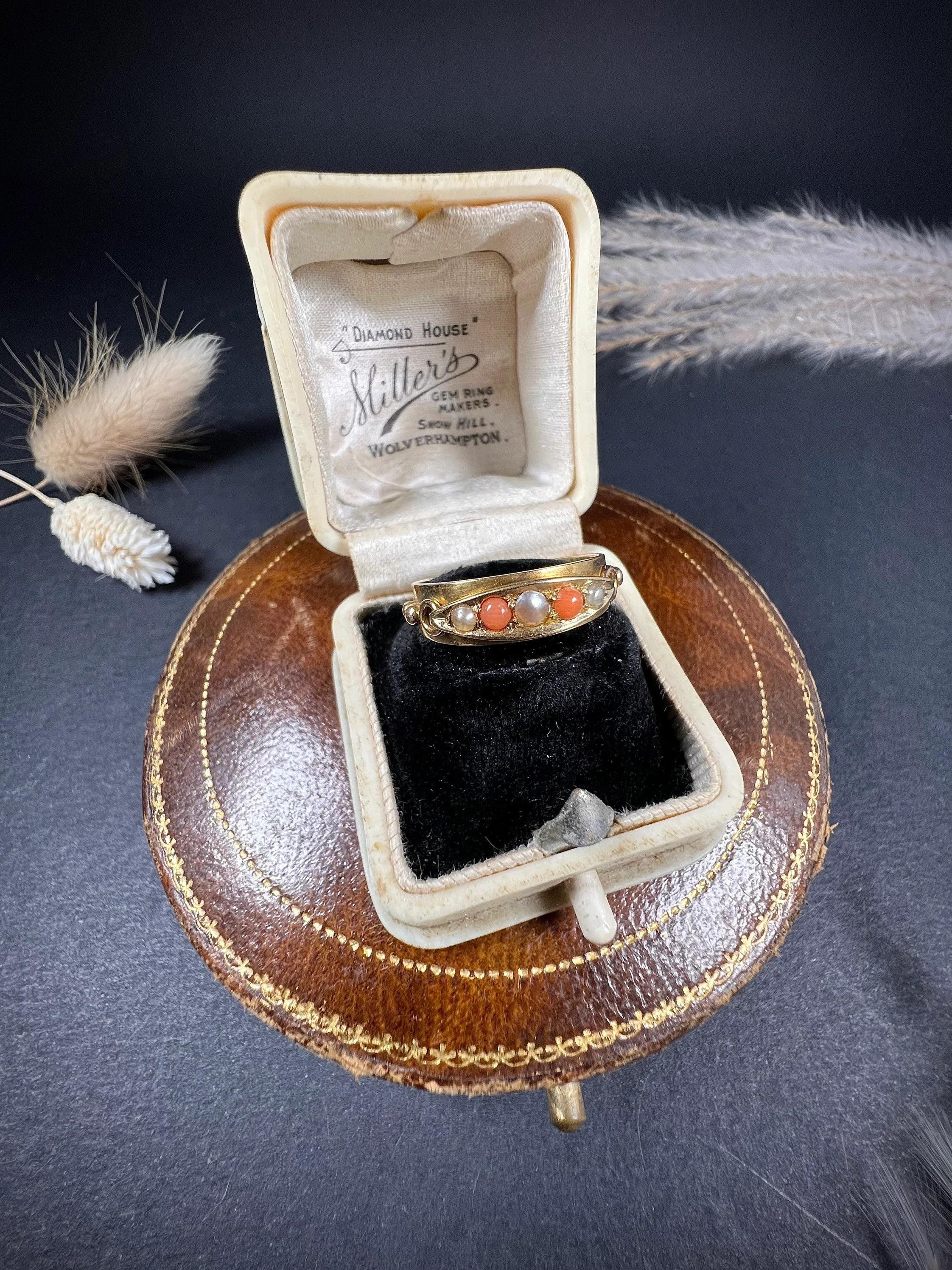 Antique 15ct Gold Victorian Coral & Pearl Band Ring In Good Condition For Sale In Brighton, GB