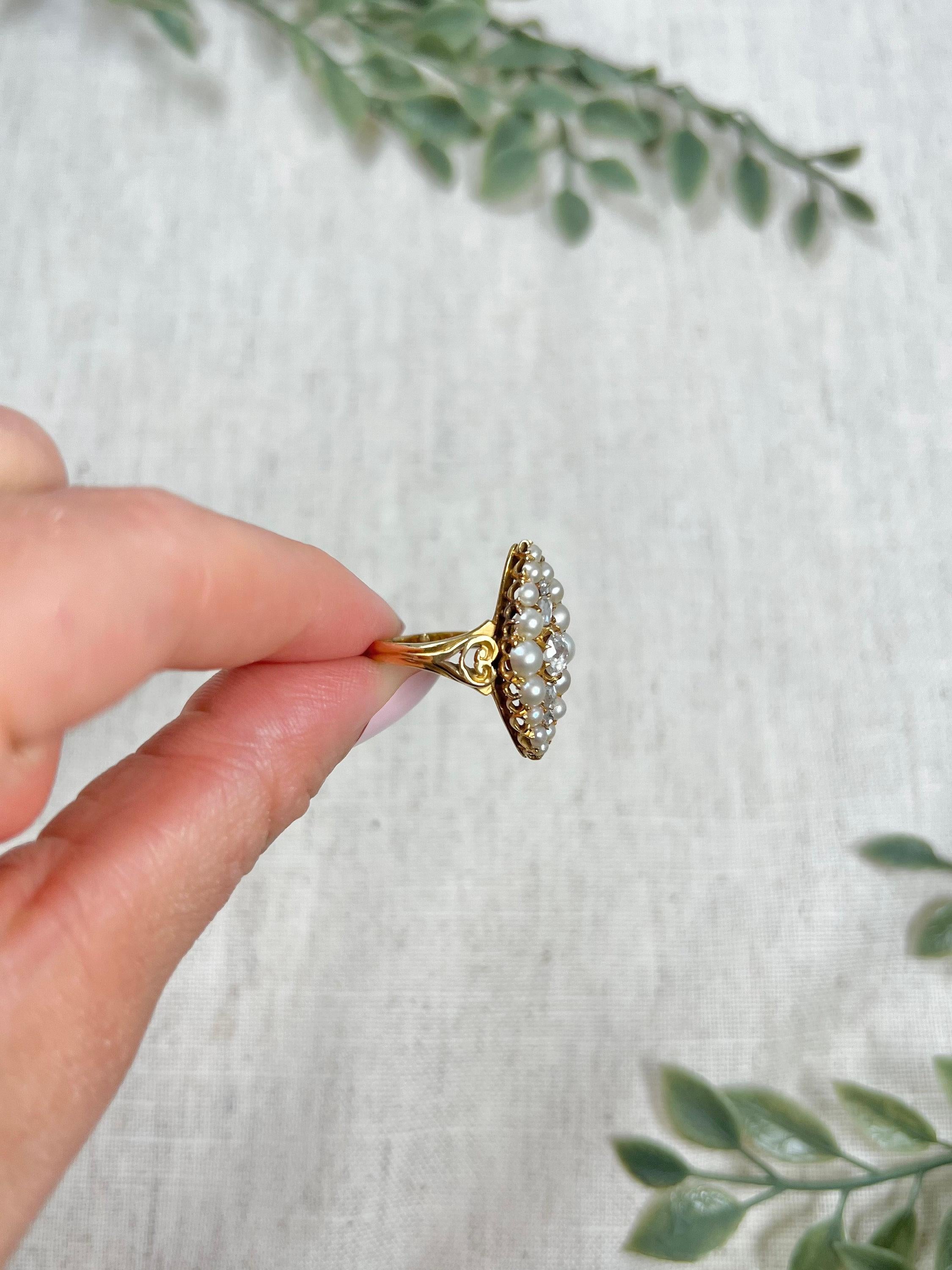 Victorien Bague marquise victorienne ancienne en or 15 carats, diamants et perles naturelles en vente