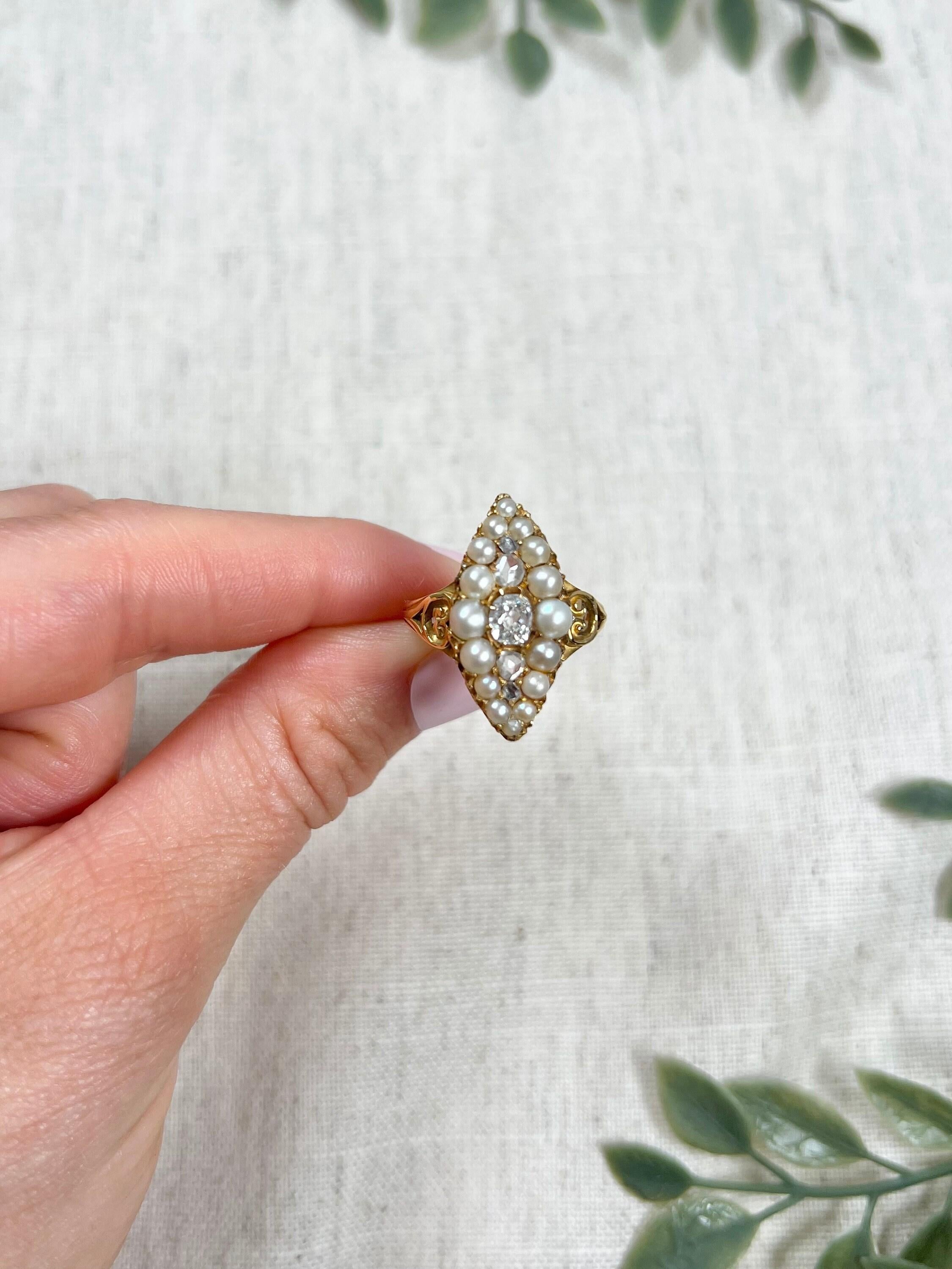 Taille vieille Europe Bague marquise victorienne ancienne en or 15 carats, diamants et perles naturelles en vente