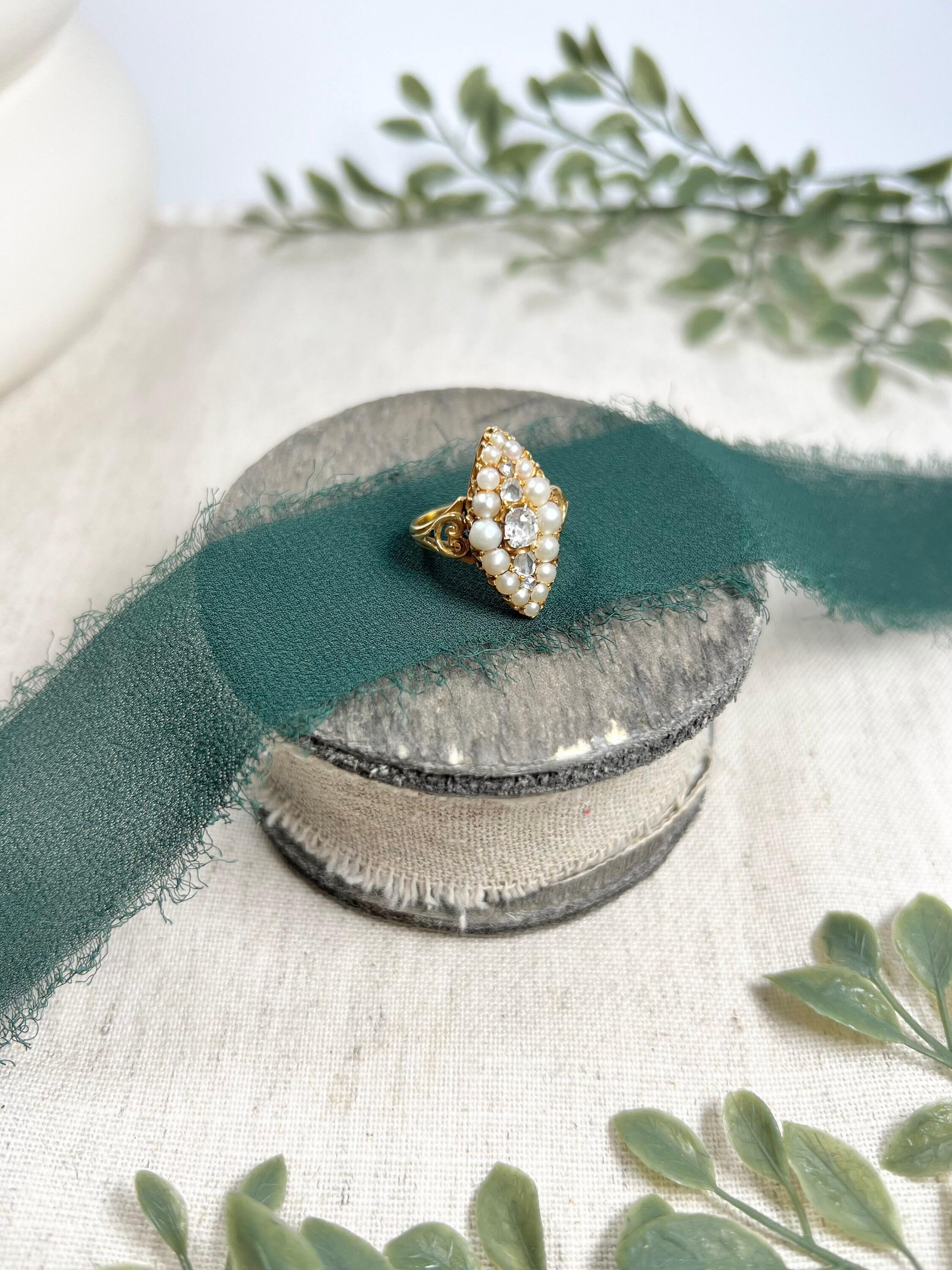 Bague marquise victorienne ancienne en or 15 carats, diamants et perles naturelles en vente 2