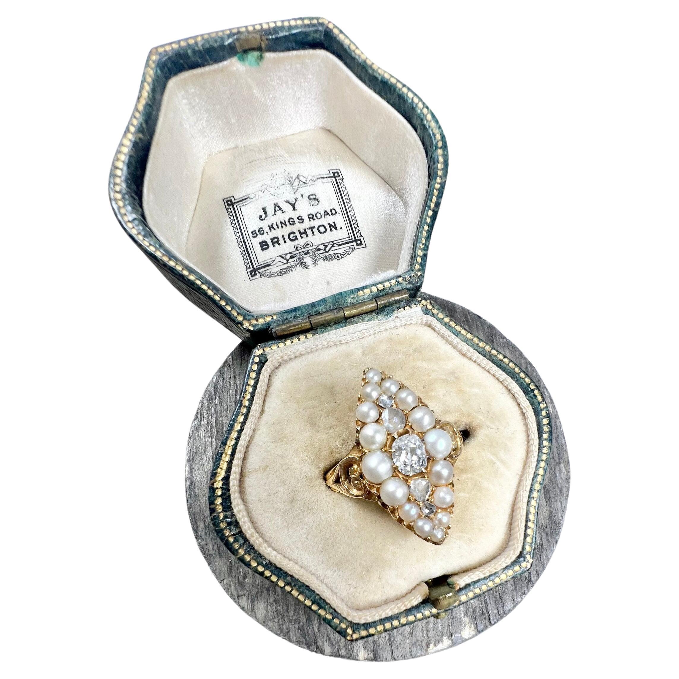 Bague marquise victorienne ancienne en or 15 carats, diamants et perles naturelles en vente