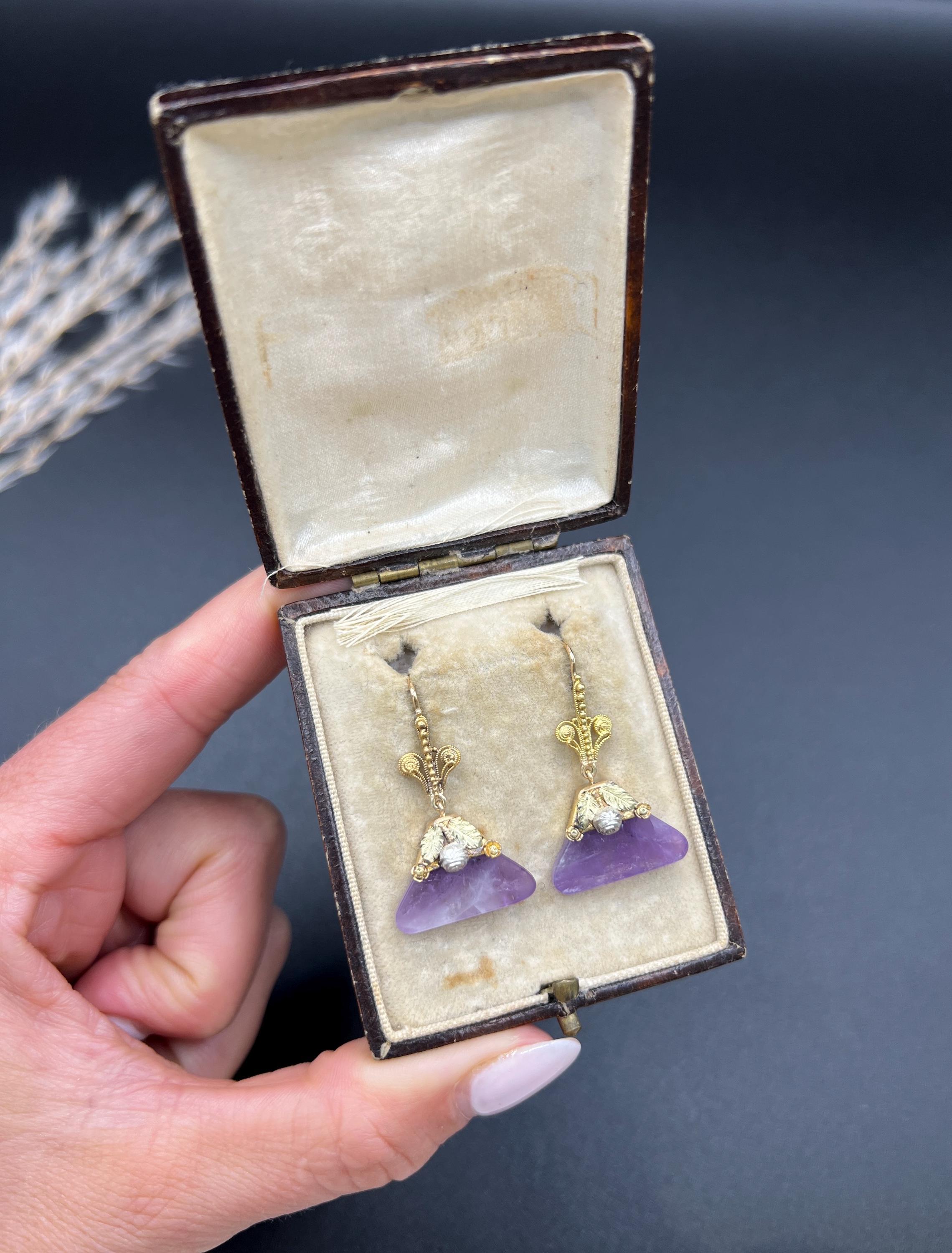 Boucles d'oreilles anciennes en or 15ct et améthyste triangulaire de l'époque victorienne Unisexe en vente