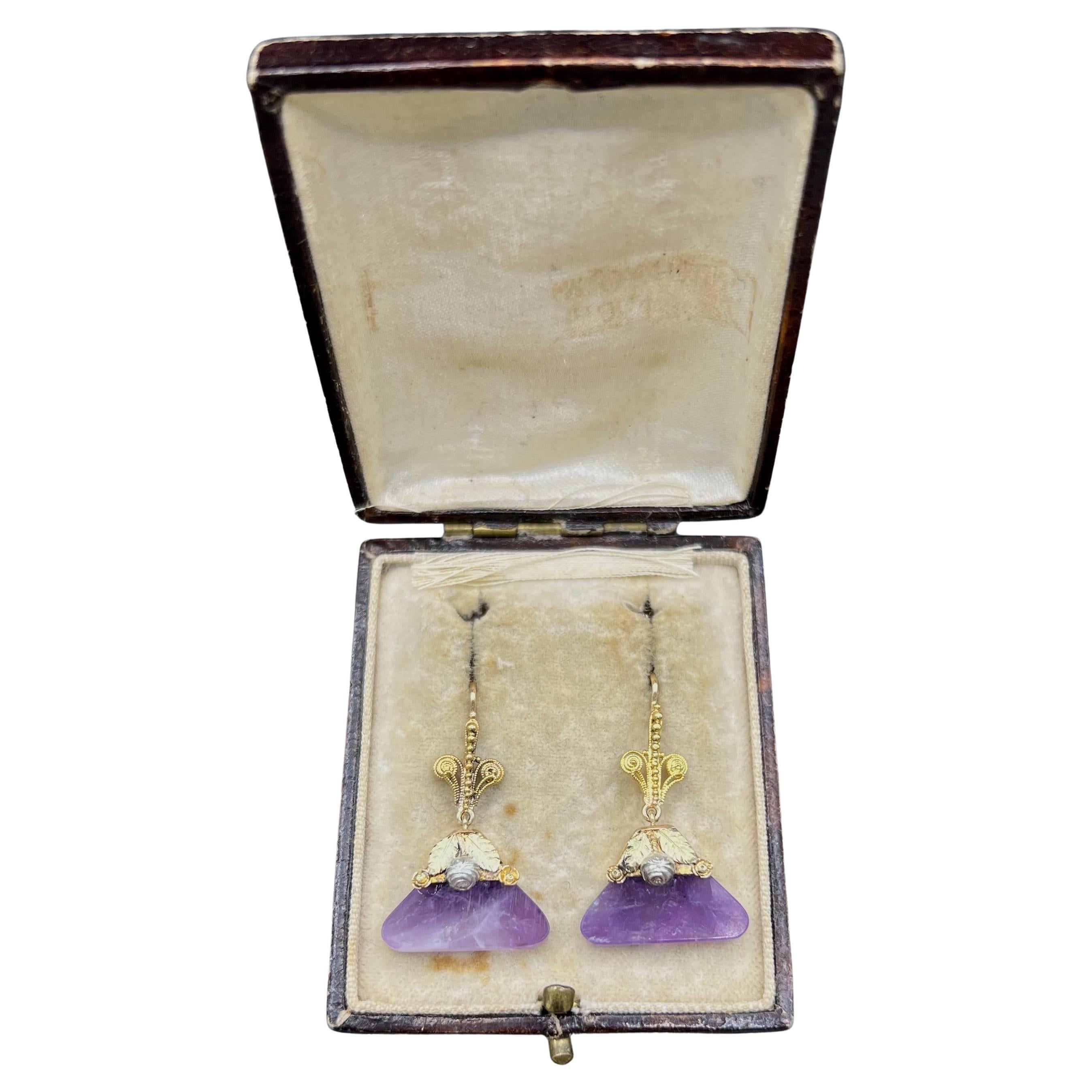 Orecchini triangolari di ametista in oro antico 15ct, epoca vittoriana