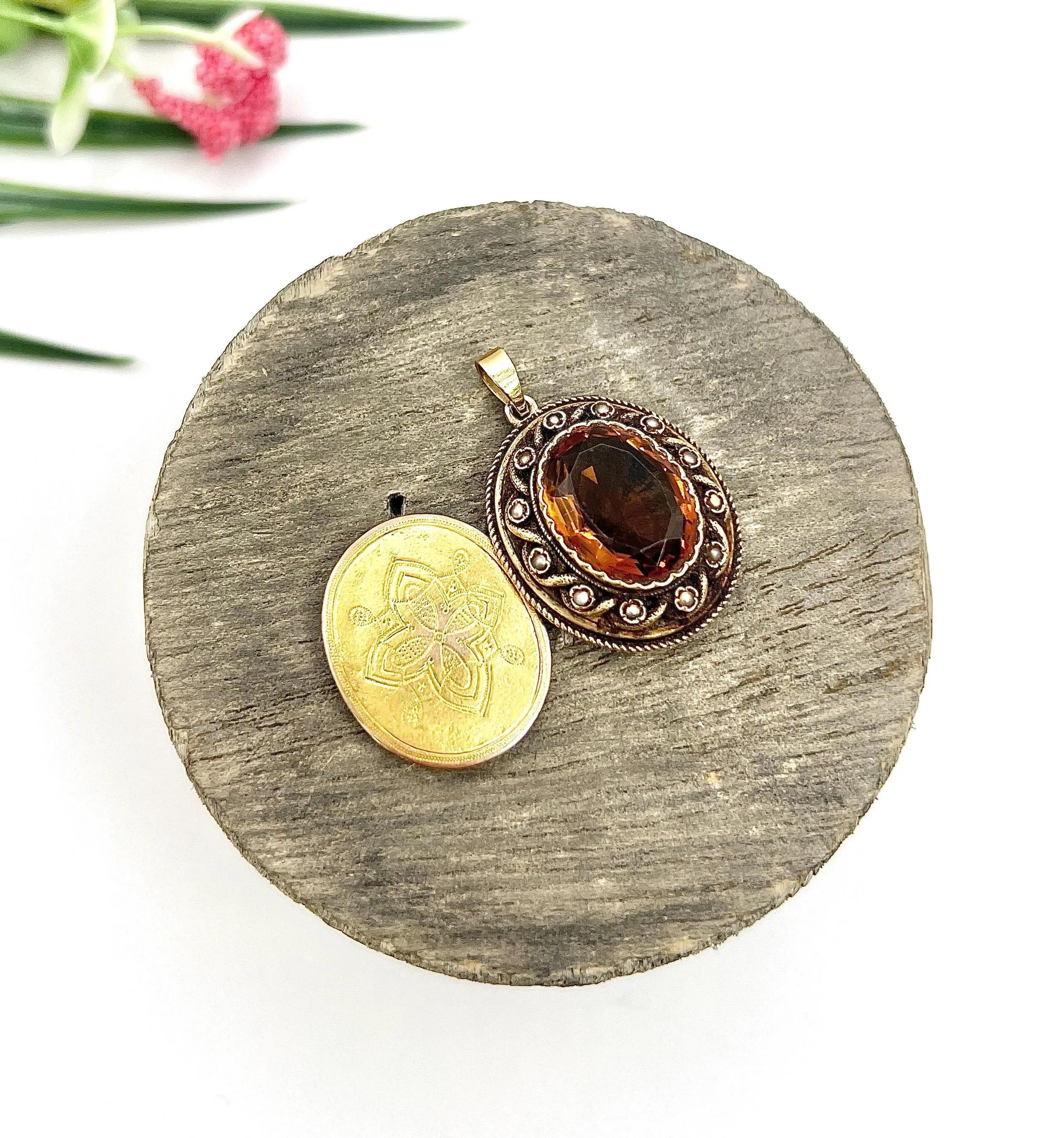 Antique 15ct Gold, Victorian Fancy Citrine & Seed Pearl Oval Shaped Locket For Sale 5