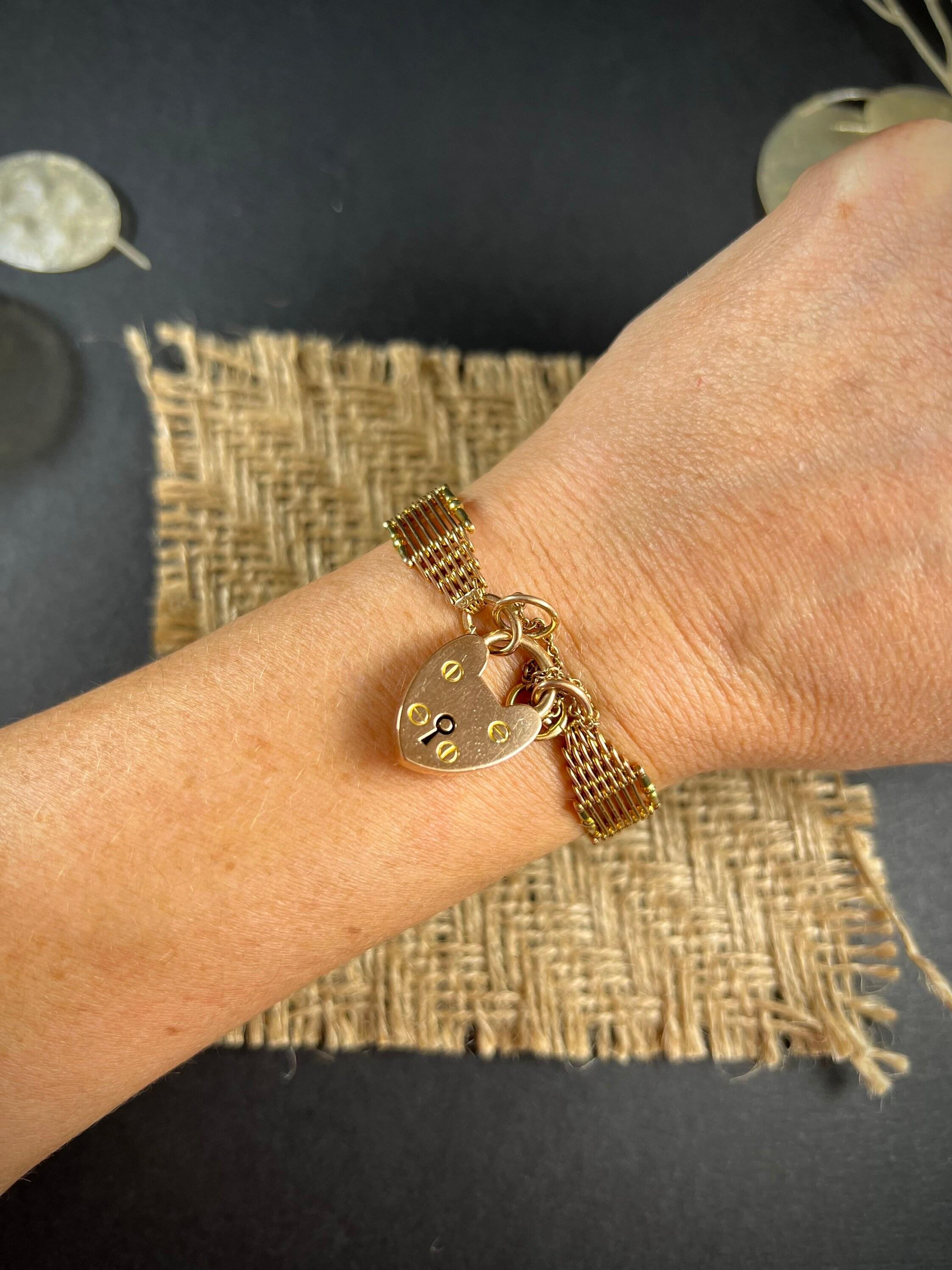 Antique 15ct Gold Victorian Gate Bracelet with Heart Padlock For Sale 2