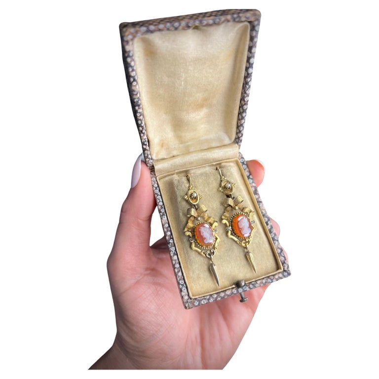 Antique 15ct Gold Victorian Hardstone Cameo Earrings For Sale at