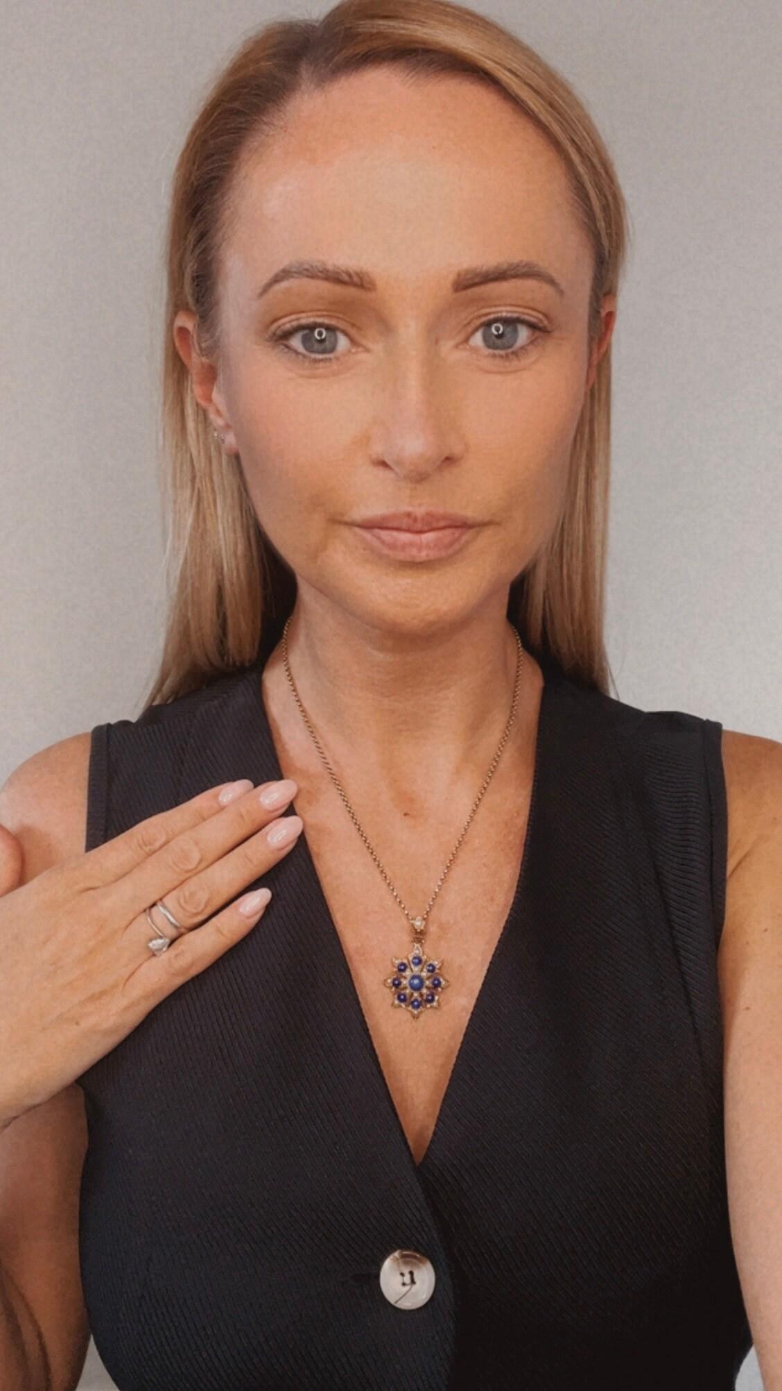 Antique Flower Pendant 

15ct Gold Tested

Circa 1880

* THE CHAIN IS SOLD SEPARATELY 

Introducing a stunning Victorian flower/star pendant, meticulously crafted from 15ct gold and adorned with halos of lapis lazuli and natural seed pearls. This