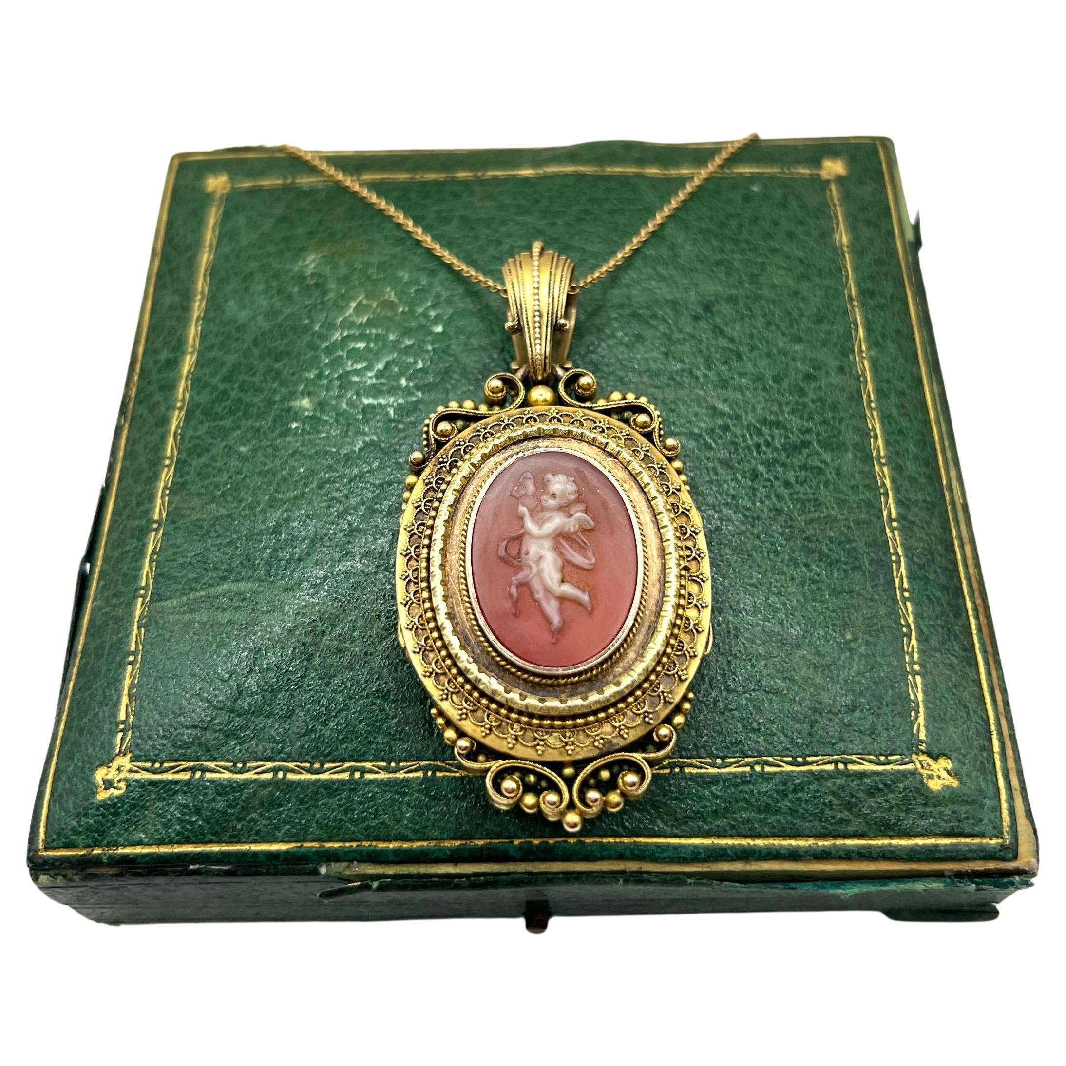 Antique 15ct Gold Victorian Locket: Etruscan Hardstone Cameo Cherub Design For Sale