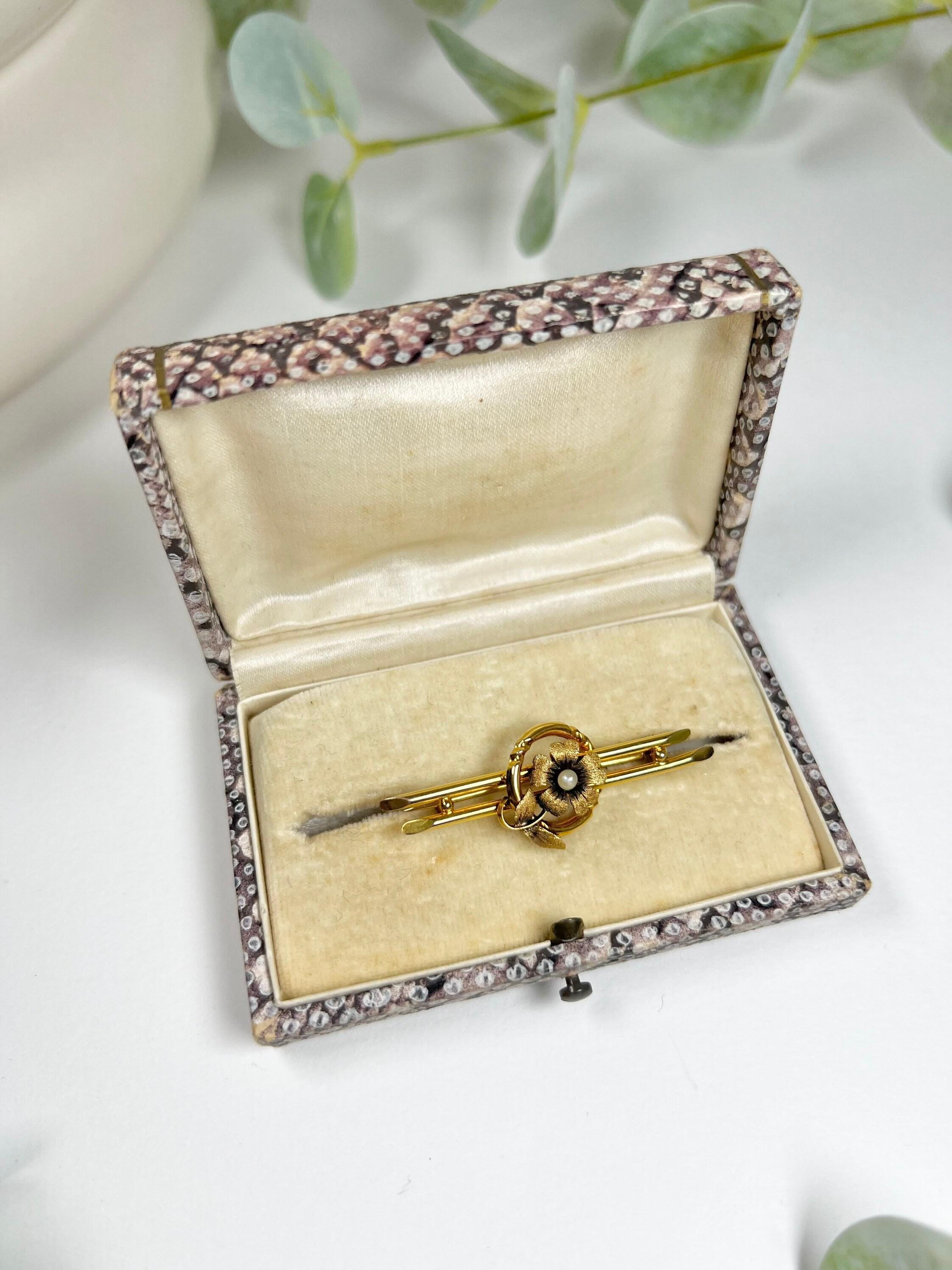 Round Cut Antique 15ct Gold Victorian Pearl Flower Brooch For Sale