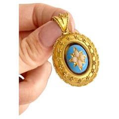 Pendentif victorien ancien en or 15 carats, émail bleu et corail naturel serti d'étoiles au centre