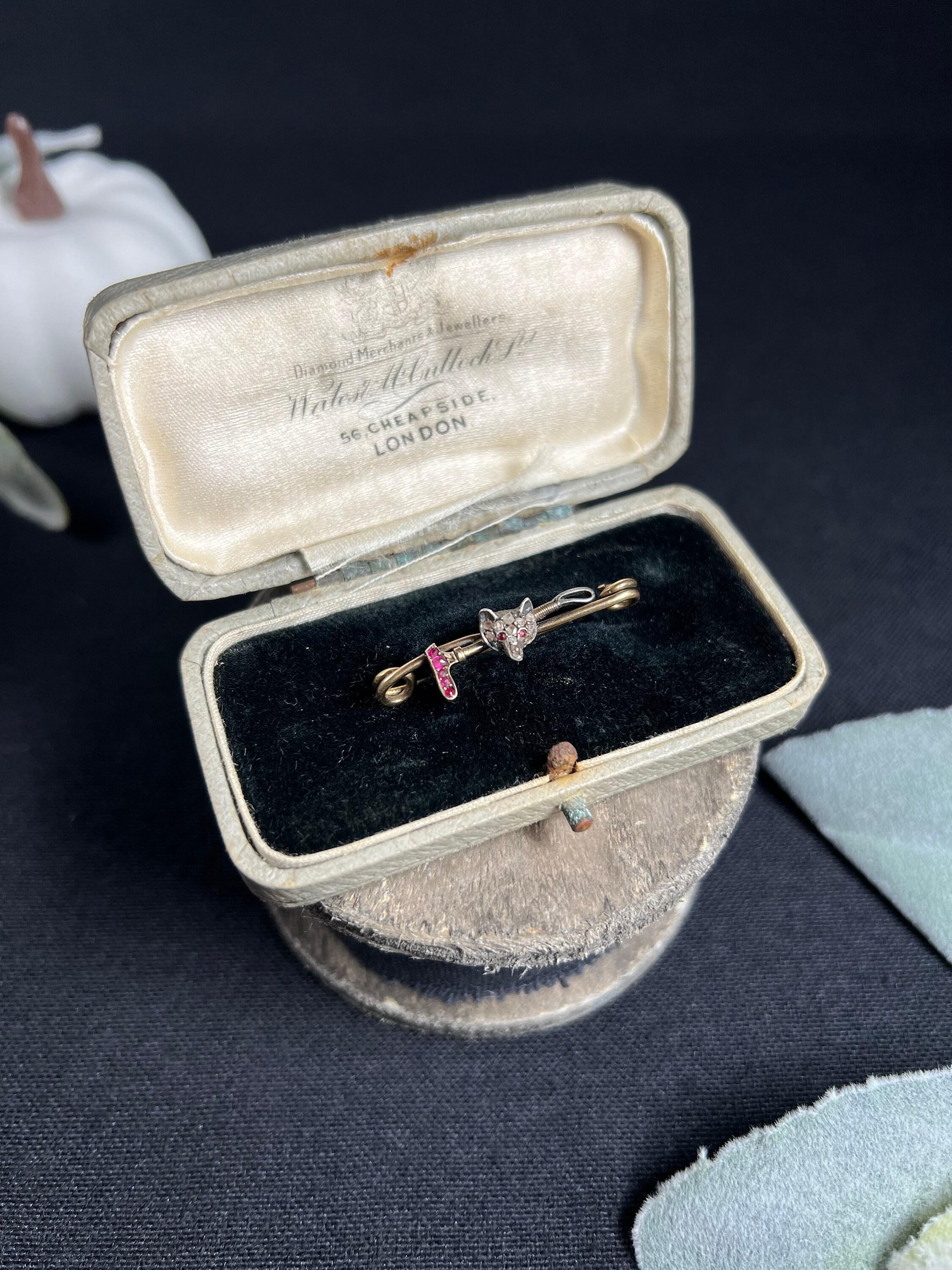 Antique Fox Head Stock Pin

15ct Gold Stamped

Victorian Circa 1880

This exquisite 15ct gold Victorian stock pin brooch is a true masterpiece. The brooch features a stunning fox head mounted on a ruby-handled riding crop with a rose-cut,
