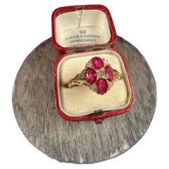 Bague victorienne ancienne en or 15 carats, rubis, diamants et rubis de forme ovale cinq et diamants
