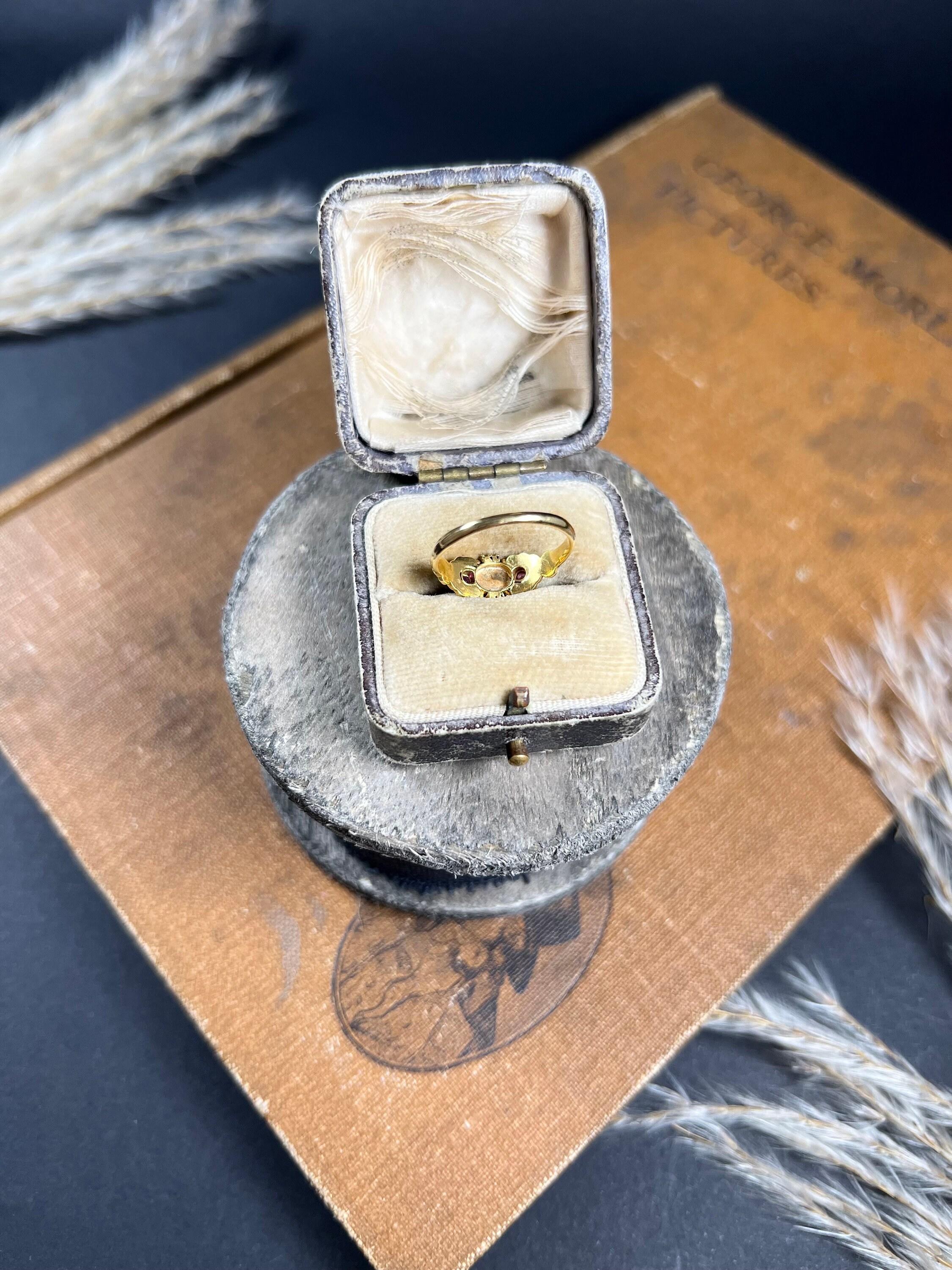 Antike 15ct Gold viktorianischen Rubin & Perle Ring mit verzierten Gold Arbeit im Angebot 1