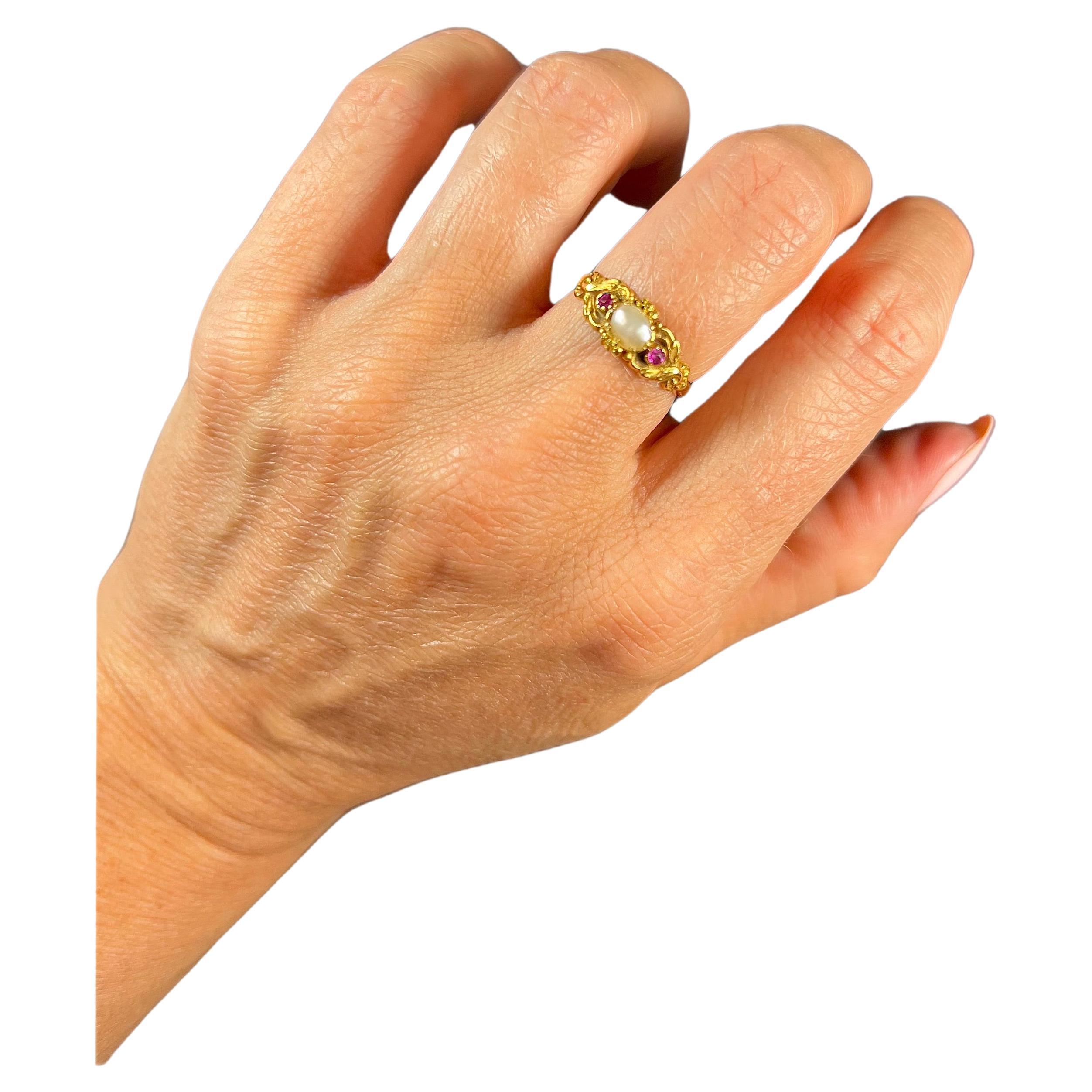 Antike 15ct Gold viktorianischen Rubin & Perle Ring mit verzierten Gold Arbeit
