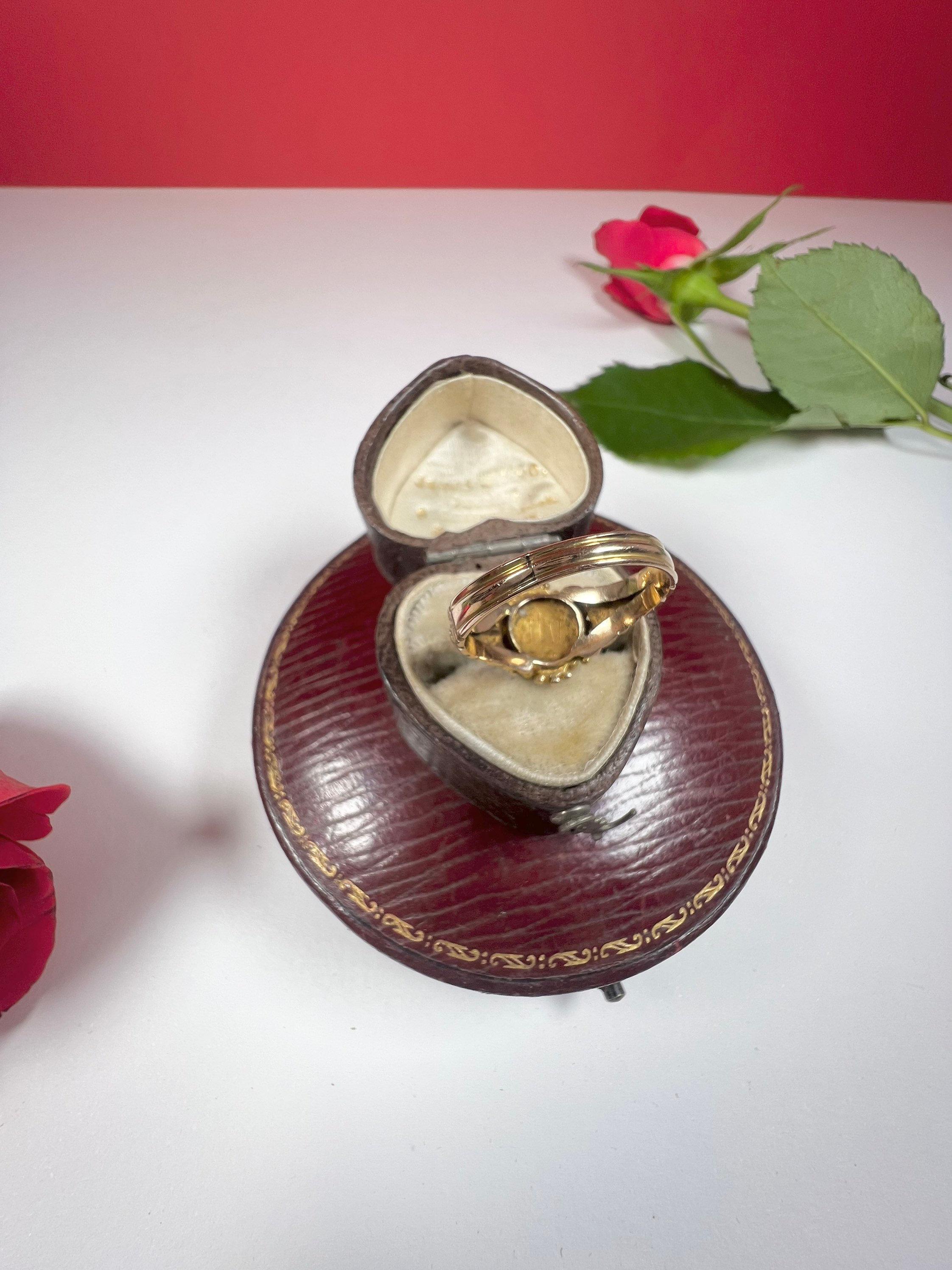 Victorien Bague grappe victorienne ancienne en or 15 carats, rubis et perles de rocaille en vente