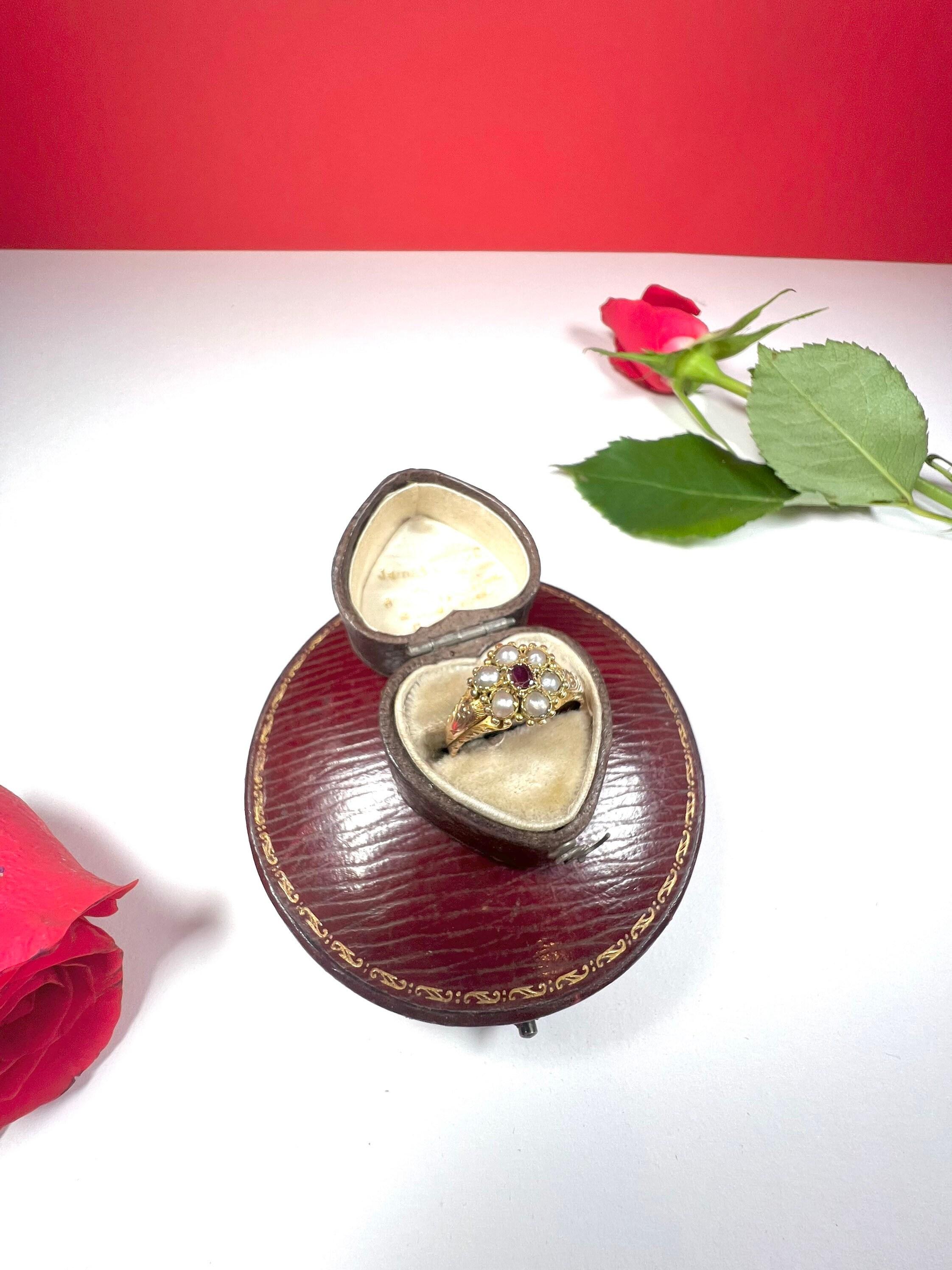Taille mixte Bague grappe victorienne ancienne en or 15 carats, rubis et perles de rocaille en vente