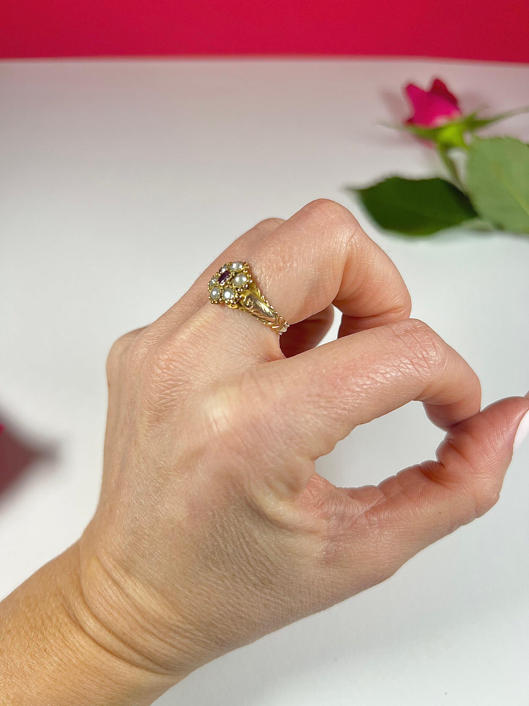 Antike 15ct Gold viktorianischen Rubin & Seed Pearl Daisy Cluster Ring im Zustand „Gut“ im Angebot in Brighton, GB