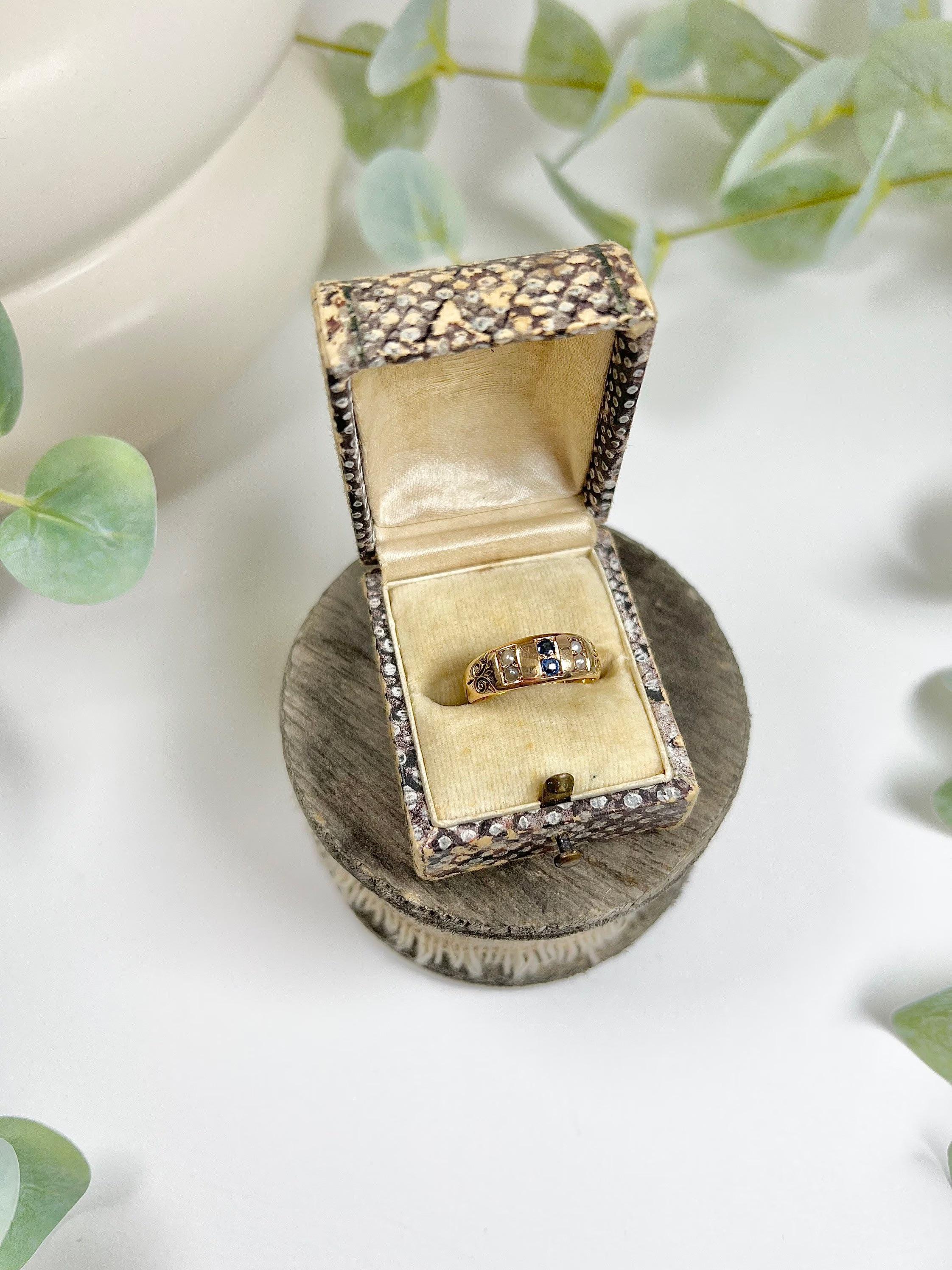 Antique 15ct Gold Victorian Sapphire & Pearl Ring Hallmarked Birmingham 1893 In Good Condition In Brighton, GB