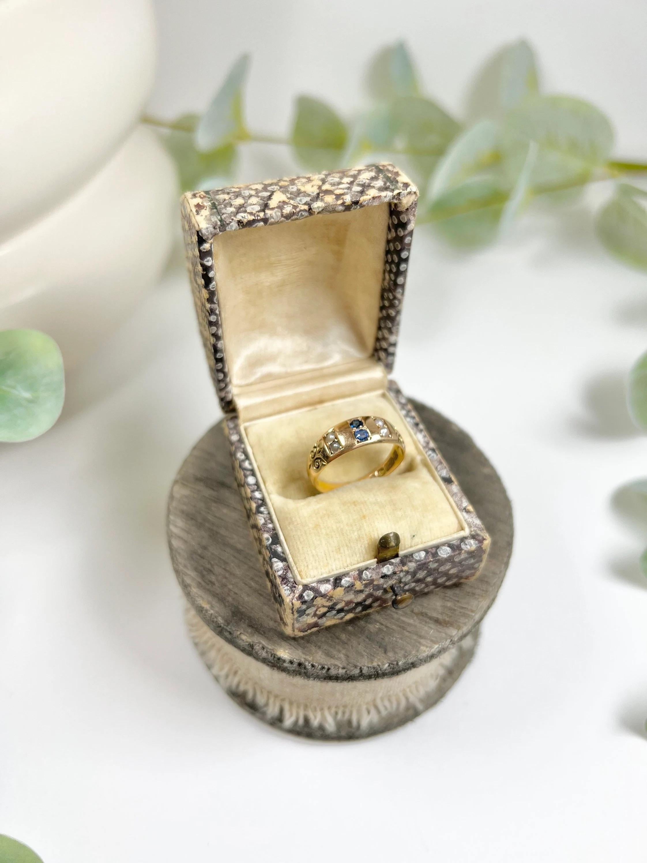 Women's or Men's Antique 15ct Gold Victorian Sapphire & Pearl Ring Hallmarked Birmingham 1893