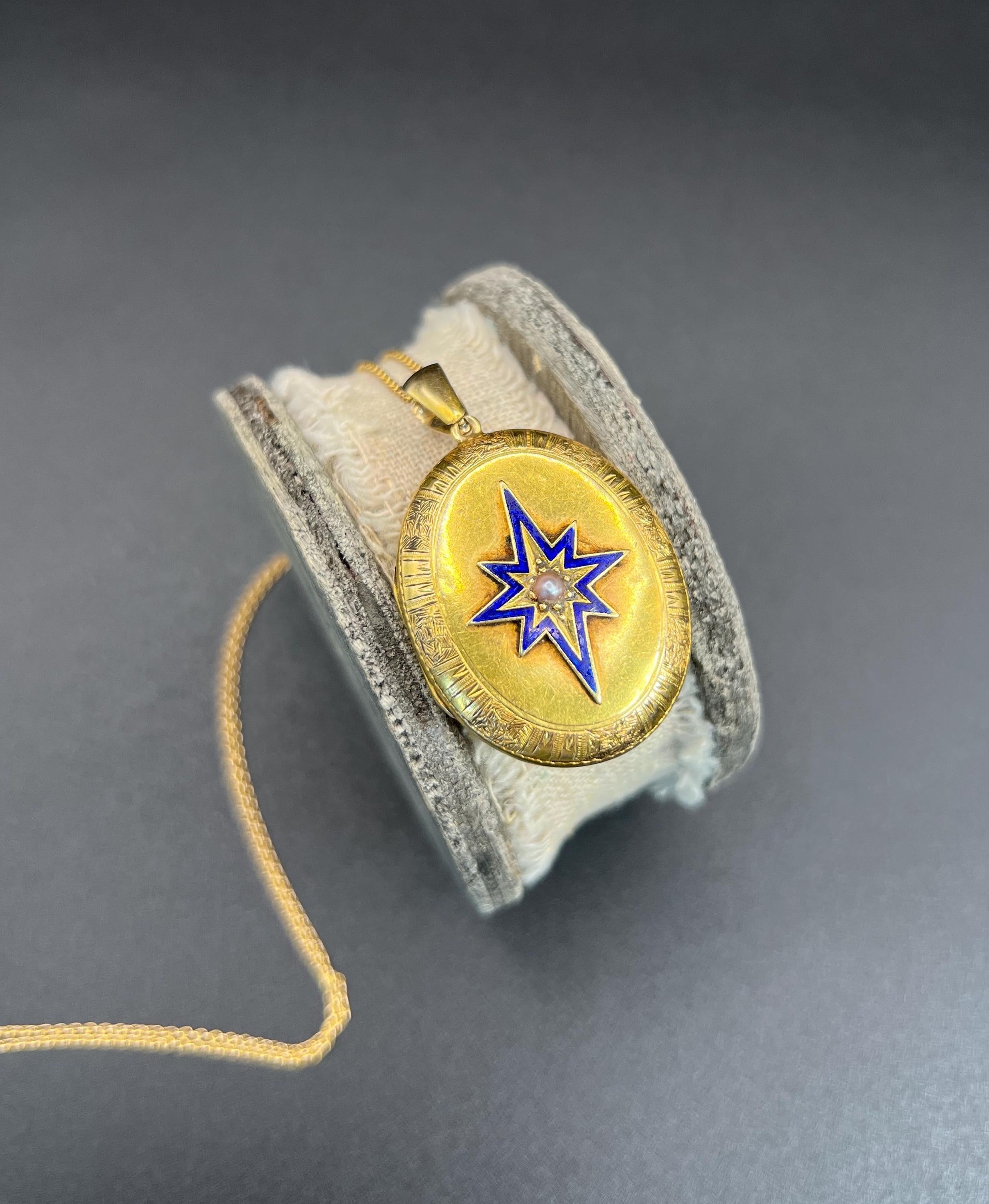 Antico medaglione ovale in oro 15 ct, perle di semi e smalto blu di epoca vittoriana in vendita 4