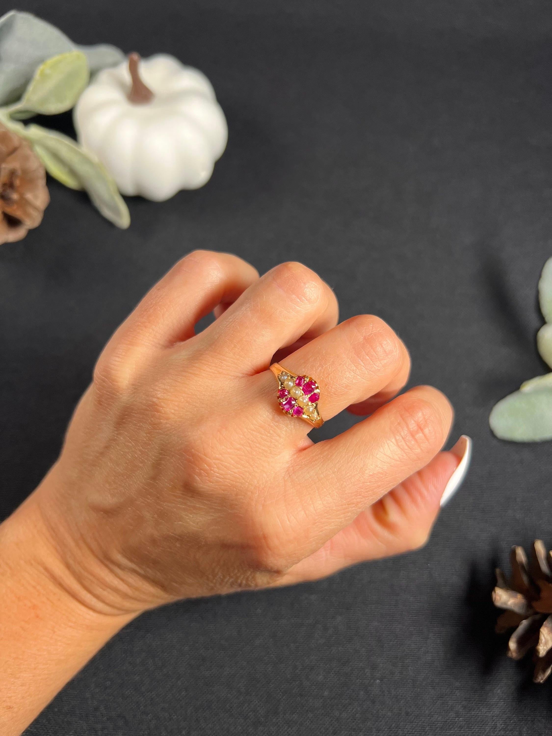 Bague victorienne ancienne en or 15 carats, perles naturelles et rubis en vente 3