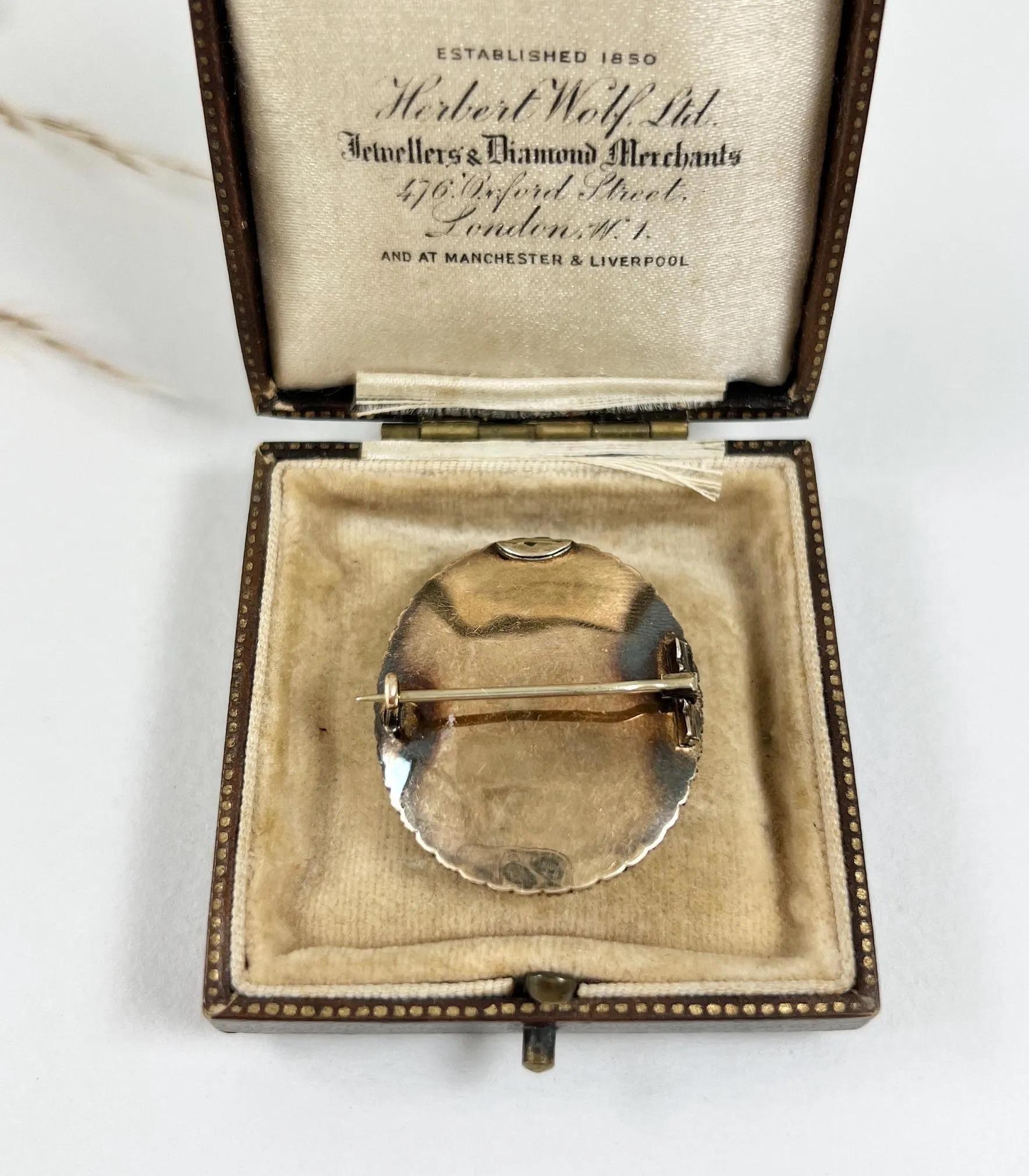 Taille ronde Broche portrait en or 15ct, camée victorien en perles de rocaille et coquillage en vente