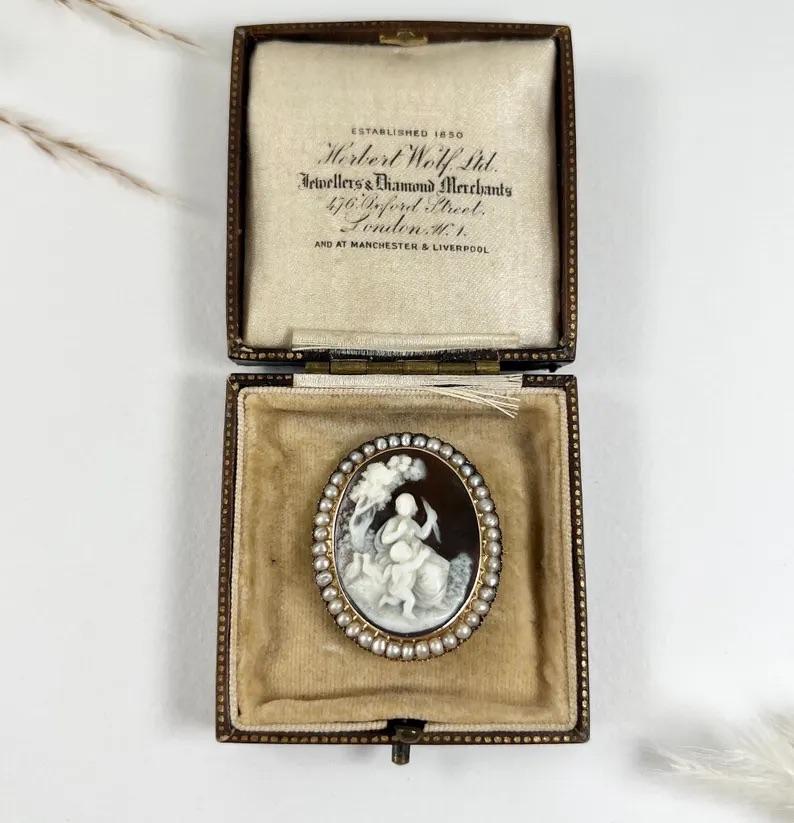 Broche portrait en or 15ct, camée victorien en perles de rocaille et coquillage en vente 2