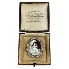 Antica spilla con ritratto in oro 15ct, perla di semi e conchiglia vittoriana