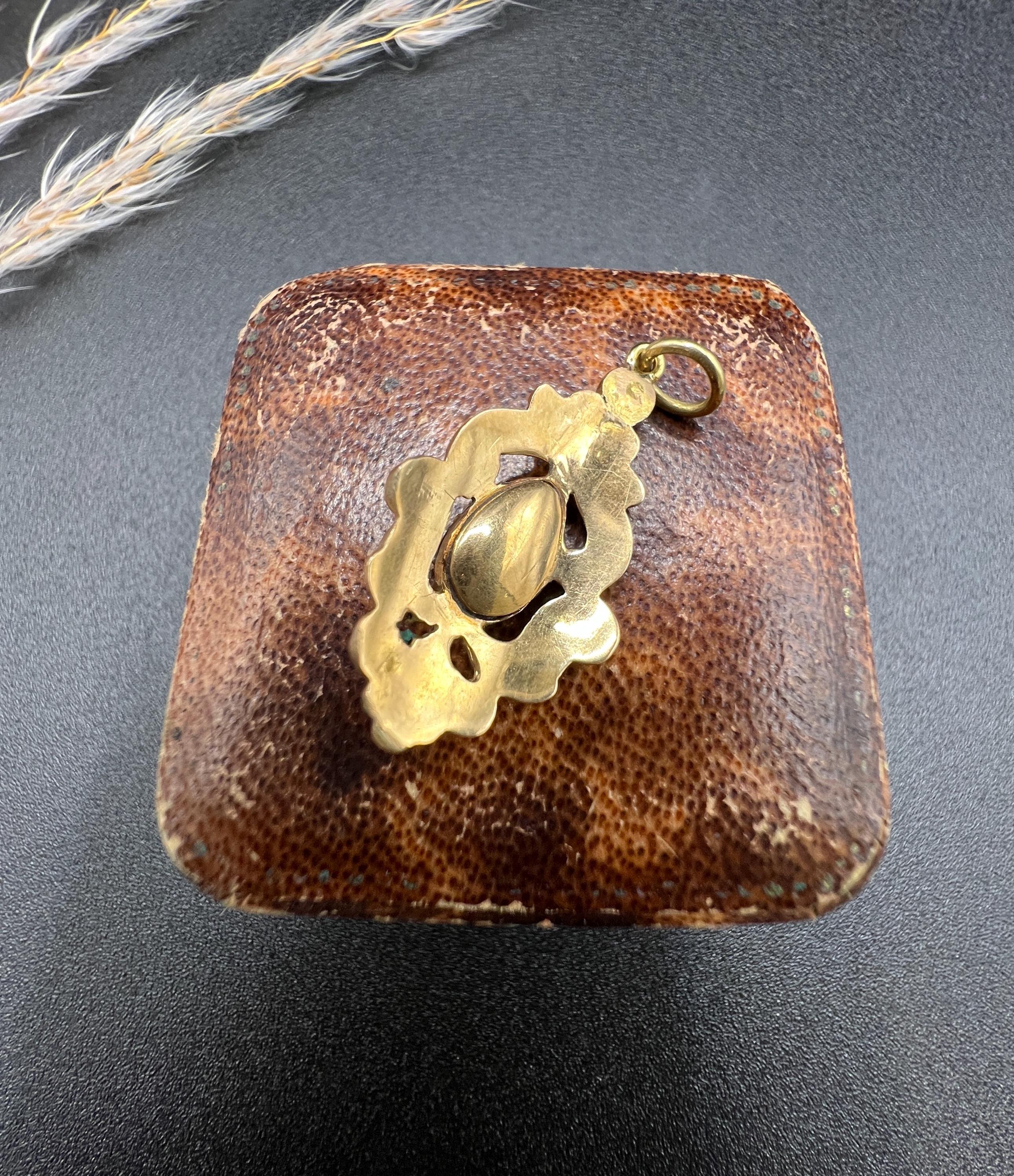 Antico ciondolo vittoriano in oro 15ct con turchese e smalto in vendita 5