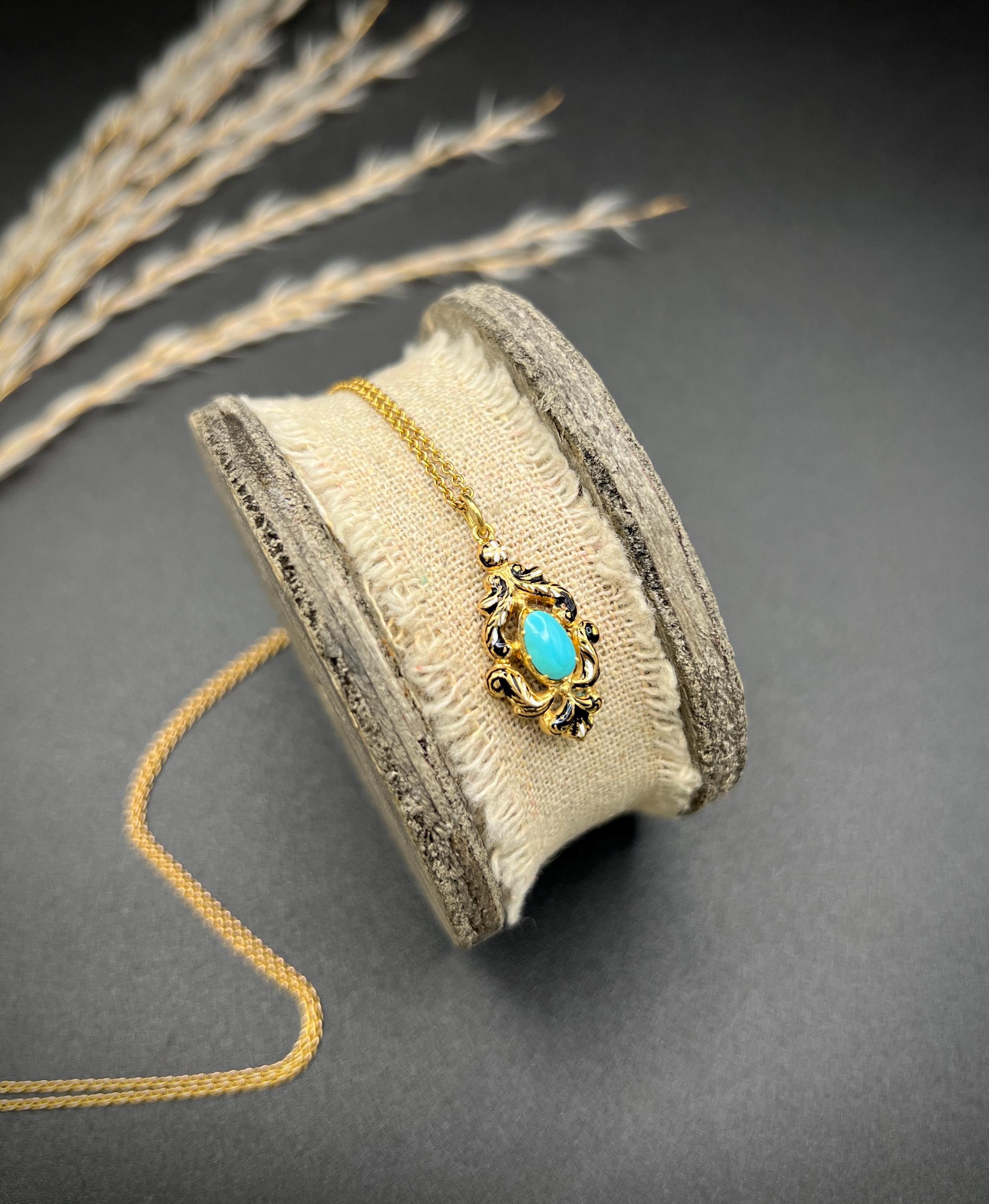 Antico ciondolo vittoriano in oro 15ct con turchese e smalto in vendita 2