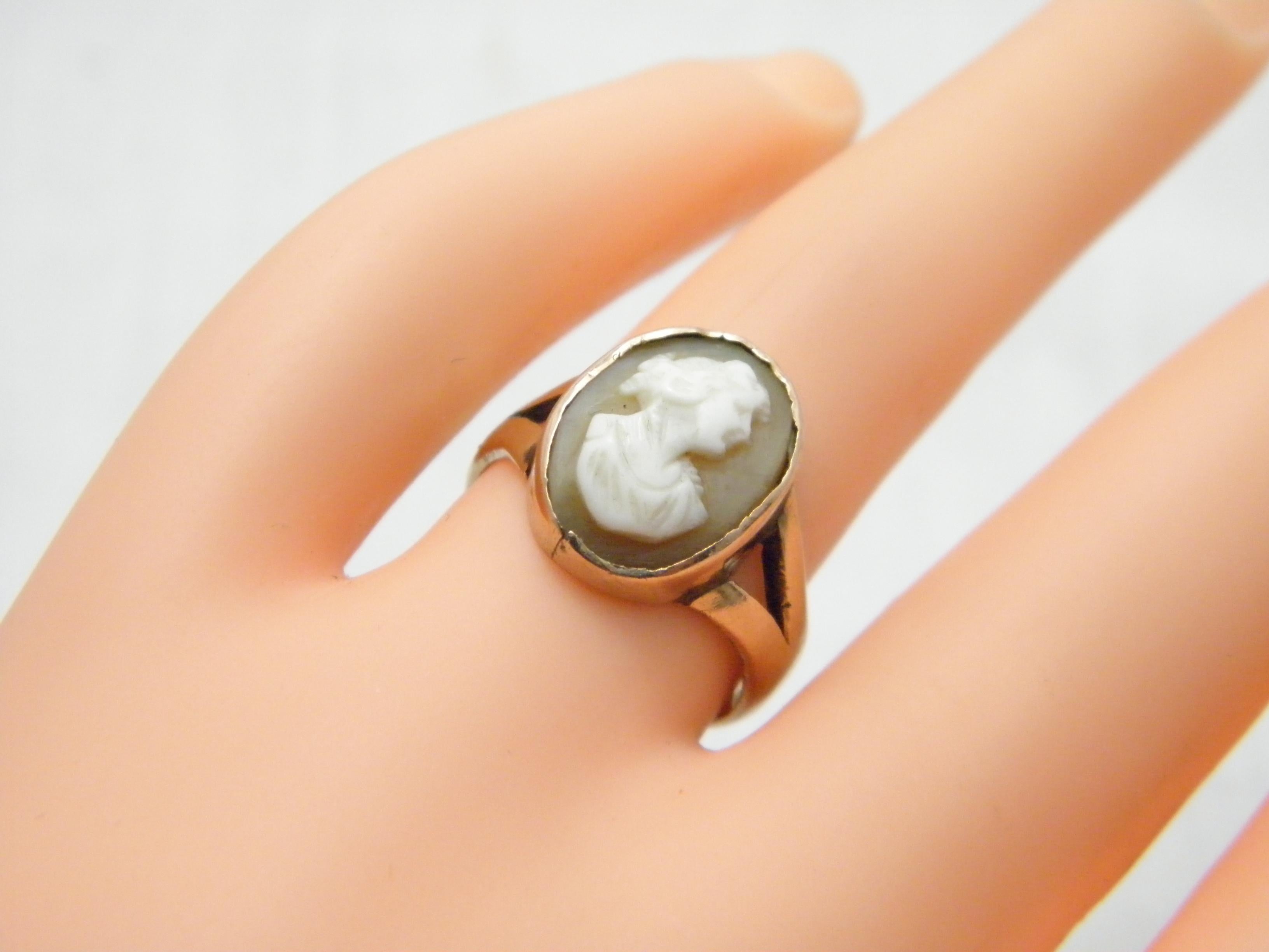 If you have landed on this page then you have an eye for beauty.

On offer is this gorgeous

15CT ROSE GOLD ANTIQUE HARDSTONE CAMEO SIGNET RING

DETAILS
Material: 15ct 625/000 Rose Gold
This ring has a thick and sturdy shank hence ideal if resizing