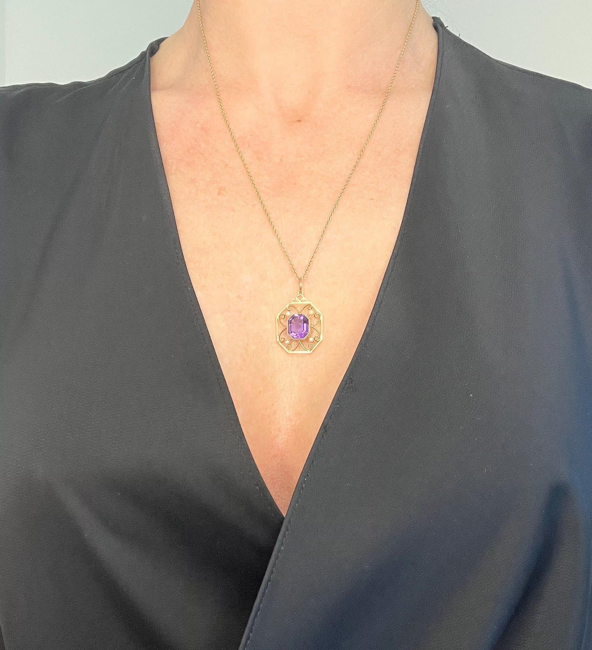 Antiker Amethyst-Anhänger 

15ct Rose Gold

CIRCA 1910

*DIE KETTE IST SEPARAT ERHÄLTLICH. 

Dieser exquisite Anhänger ist aus 15 Karat Roségold gefertigt und verkörpert die Eleganz der edwardianischen Ära. Seine atemberaubende achteckige Form