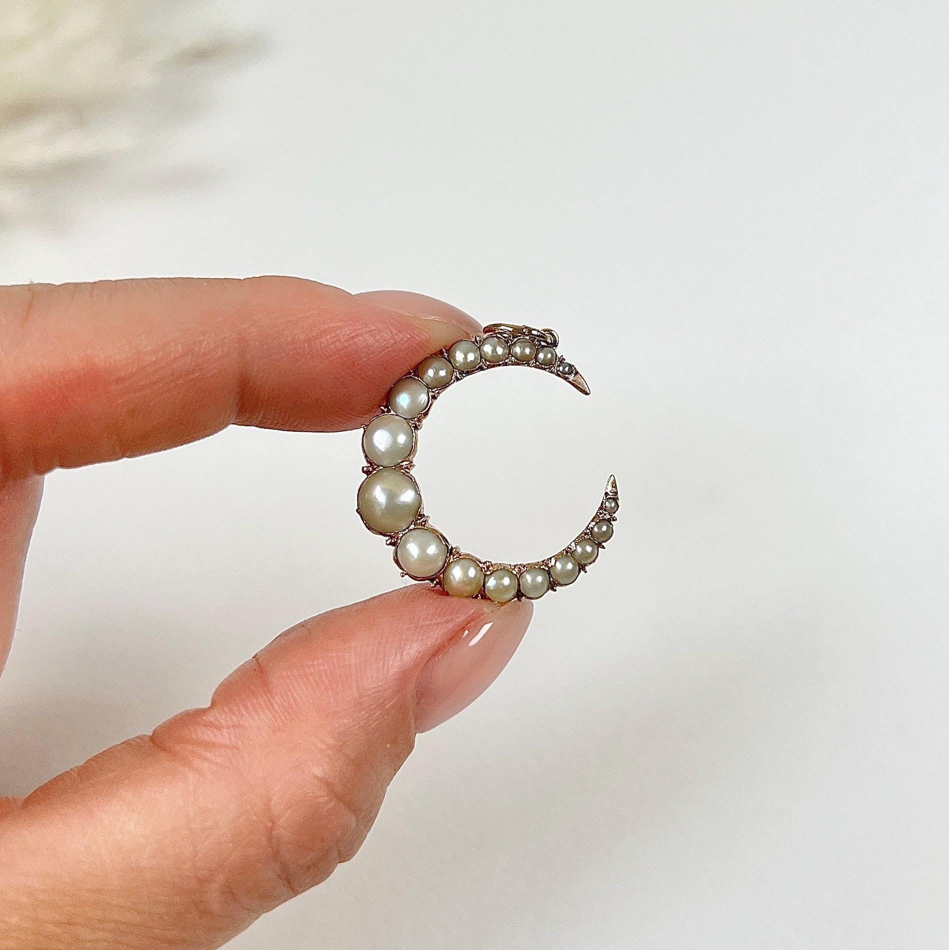 Édouardien Pendentif ancien en or rose 15 carats, perle édouardienne Crescent Moon en vente