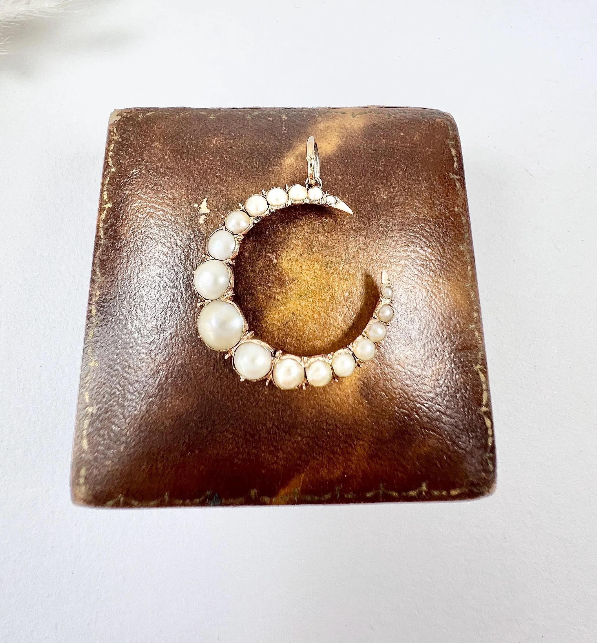Pendentif ancien en or rose 15 carats, perle édouardienne Crescent Moon Unisexe en vente