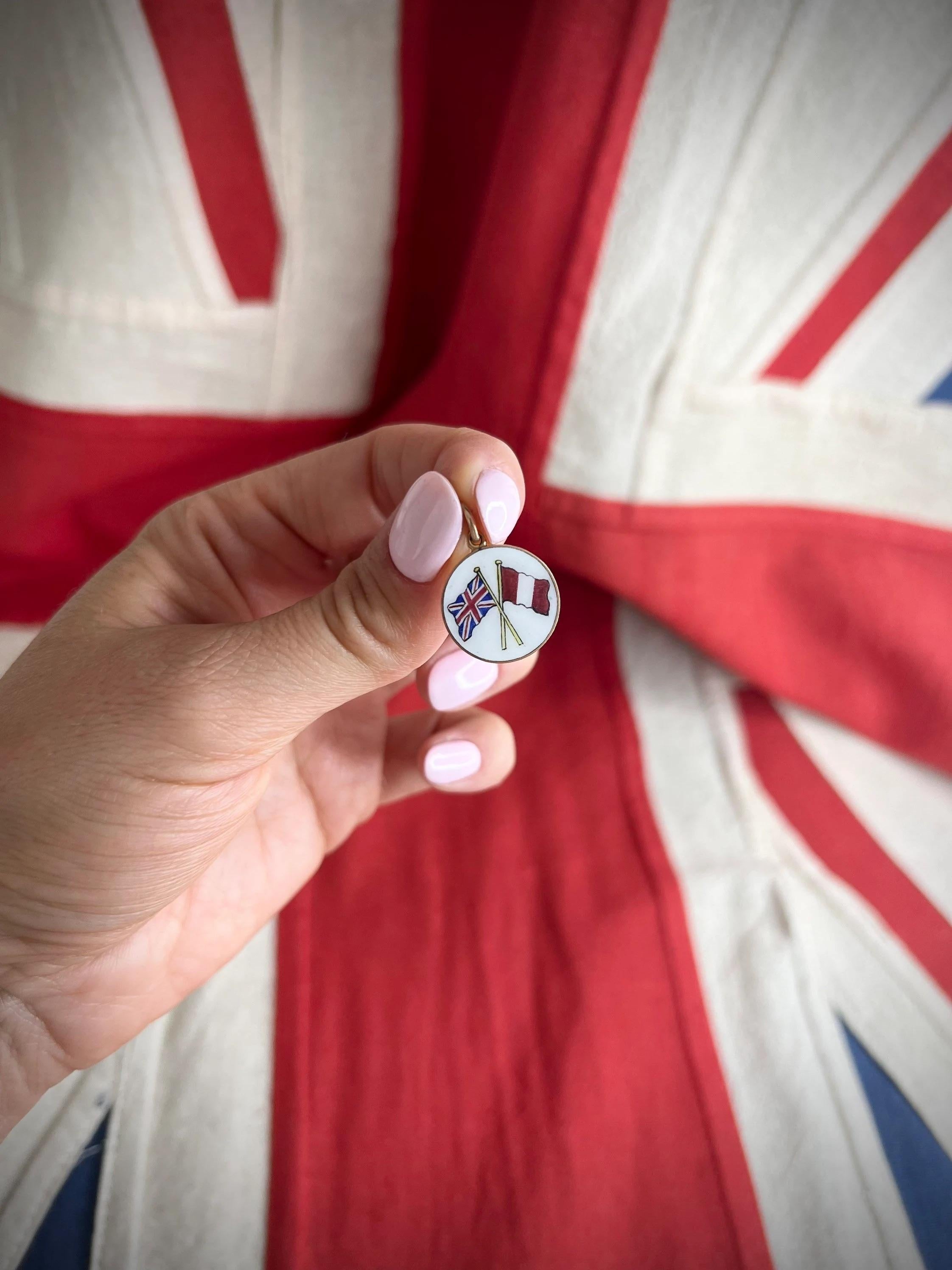 Antique Flag Pendant 

15ct Rose Gold 

Circa 1920’s 

Antique Union Jack & Peruvian Flag Pendant. 
Rose Gold with Enamel Painted Front. 

Measures Approx 16.7mm in Diameter

Weight 2.2g 

All of our items are either Antique, Vintage or Preloved.