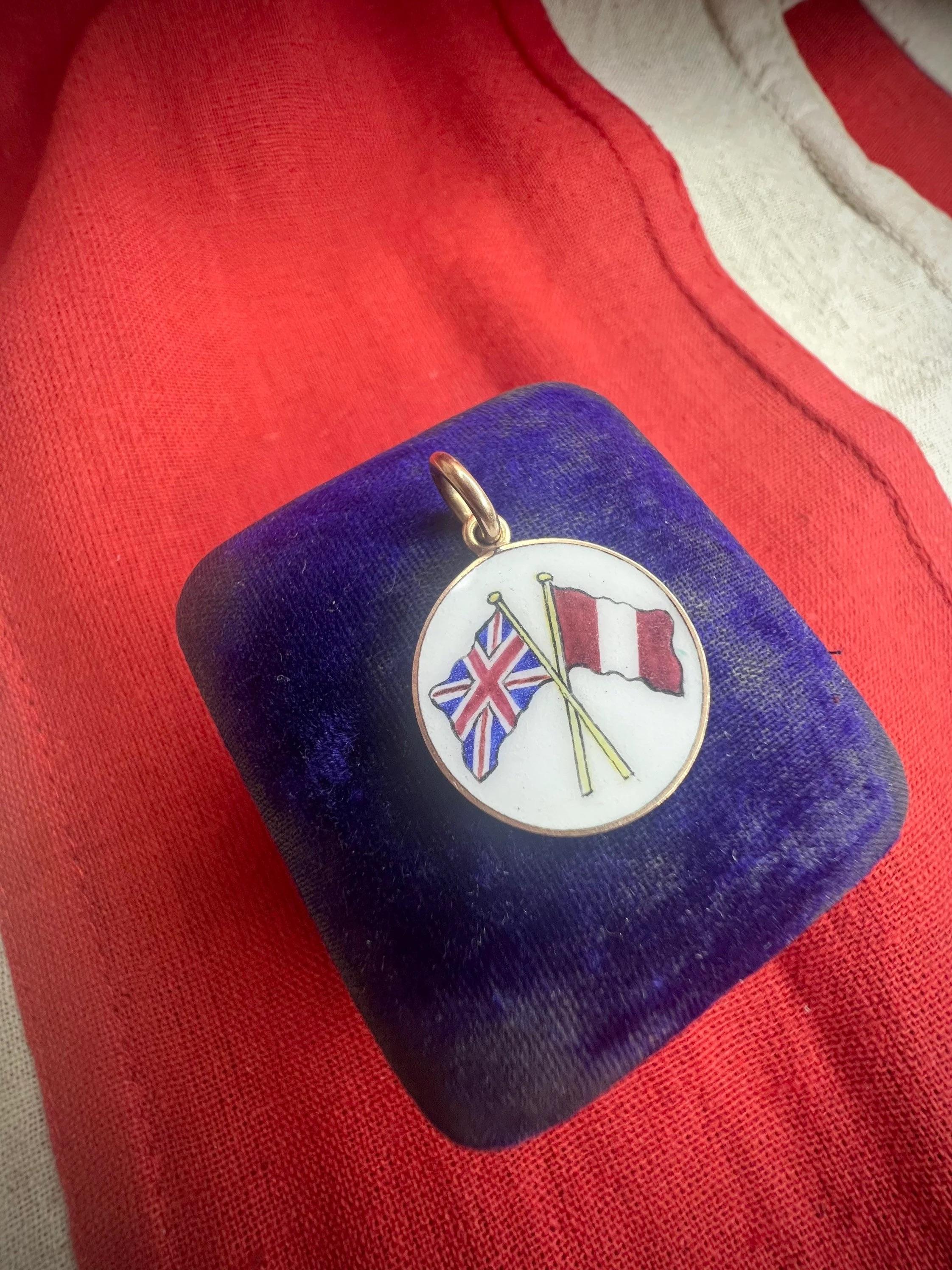 Antique 15ct Rose Gold Union Jack & Peru Friendship Flag Pendant In Good Condition For Sale In Brighton, GB