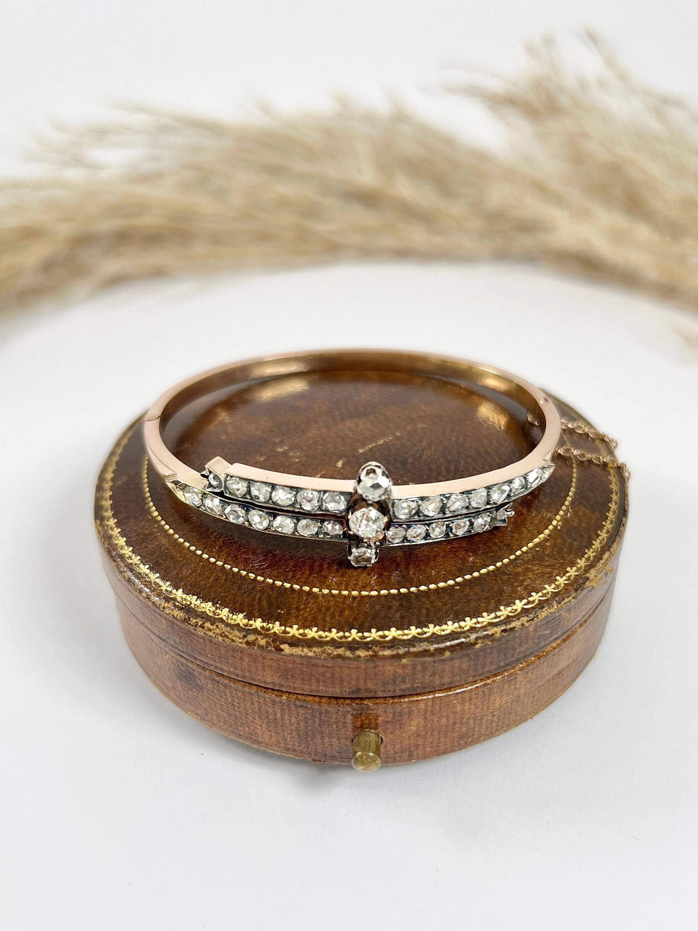 Taille vieille mine Bracelet jonc victorien ancien en or rose 15 carats avec deux rangées de diamants en vente