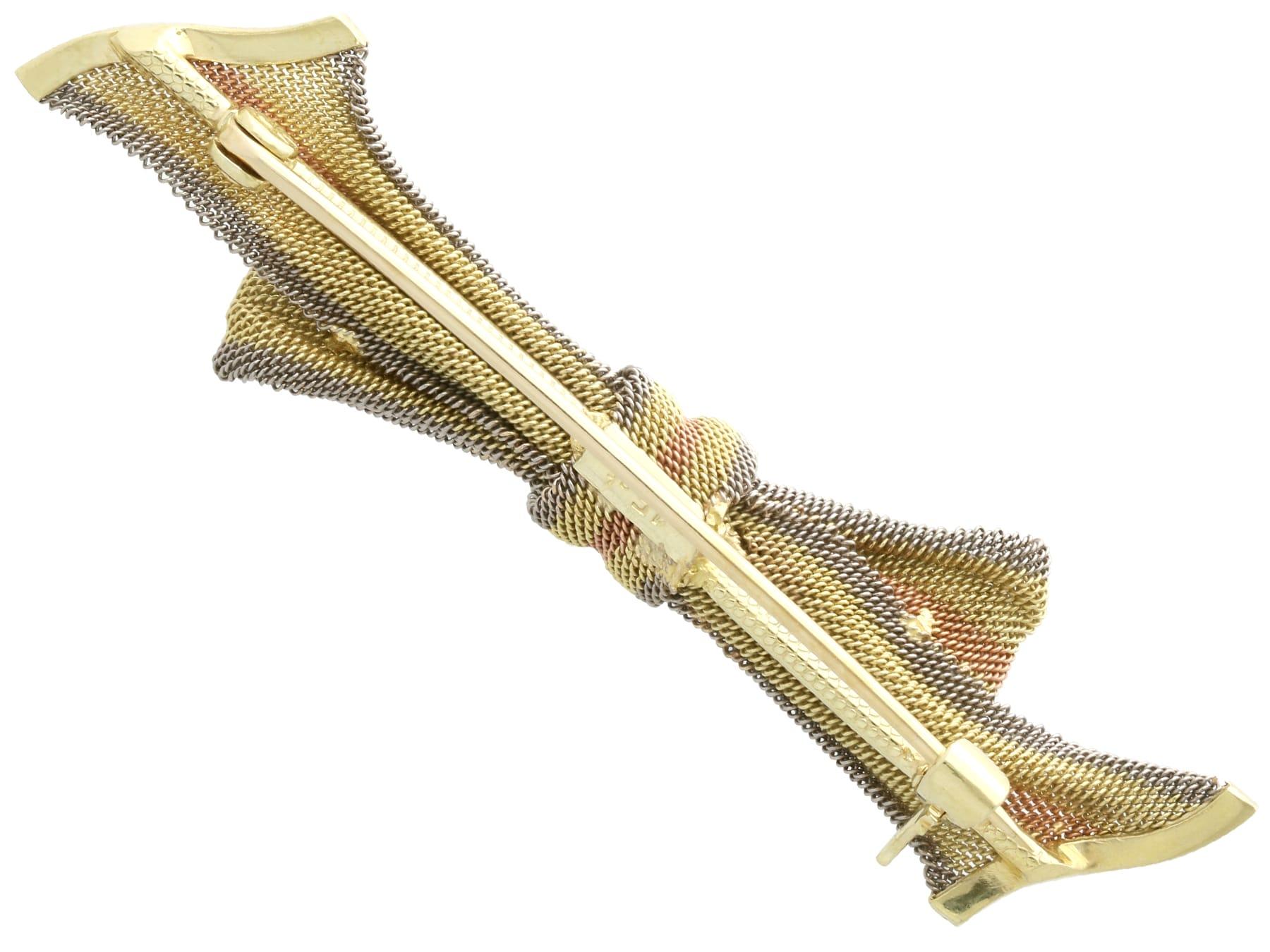 Antik-viktorianisch  Schleifenbrosche aus 15 Karat dreifarbigem Gold im Angebot 1