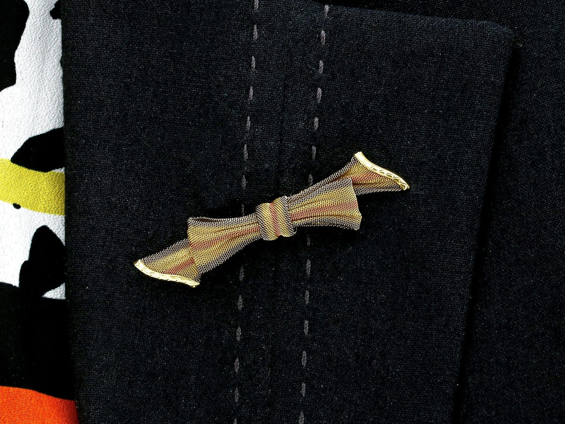 Antique Victorian 15k Tri-Coloured Gold Bow Brooch For Sale 5