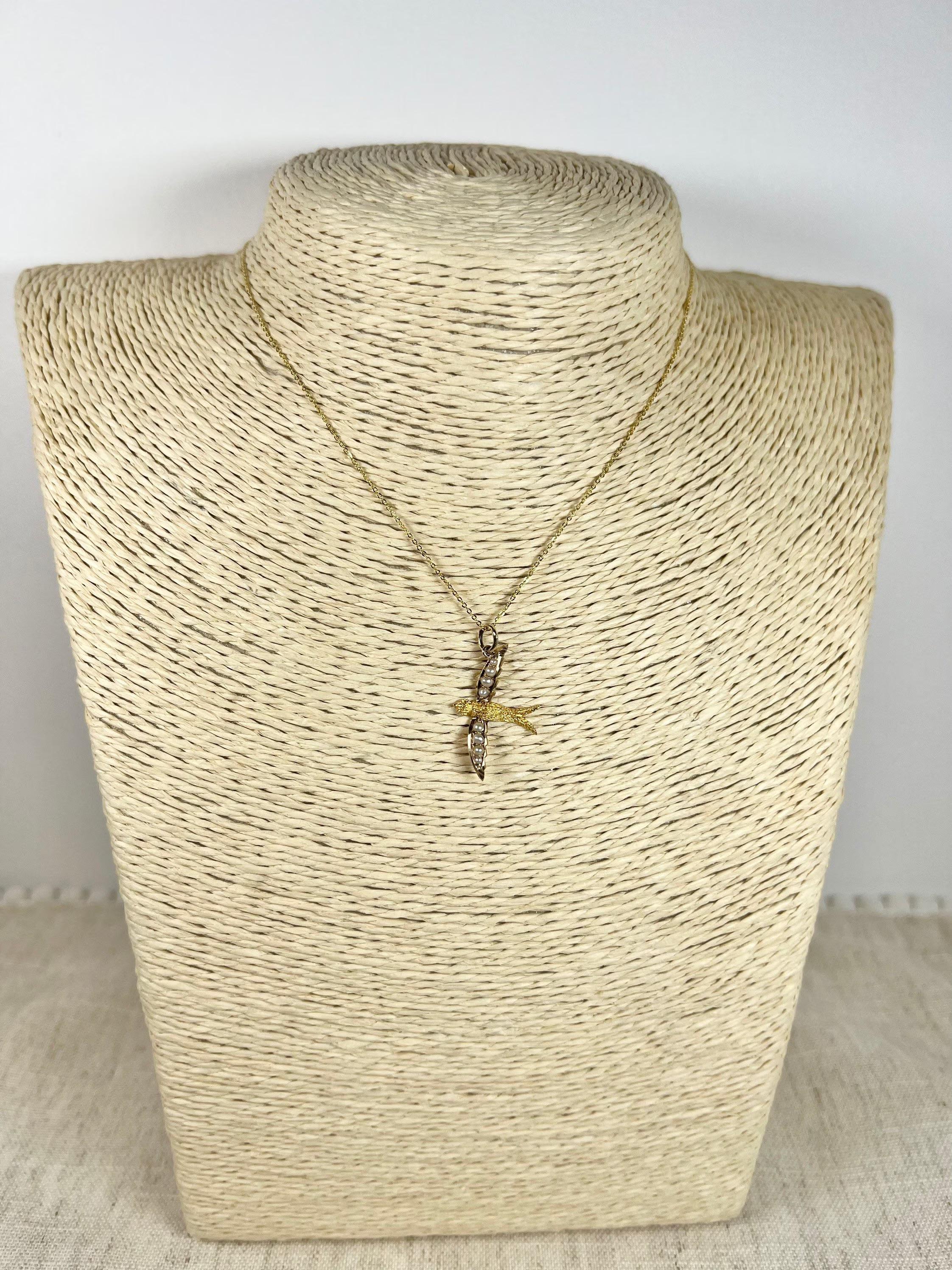 Vittoriano Ciondolo antico in oro bicolore 15ct e perla vittoriana con rondine in vendita