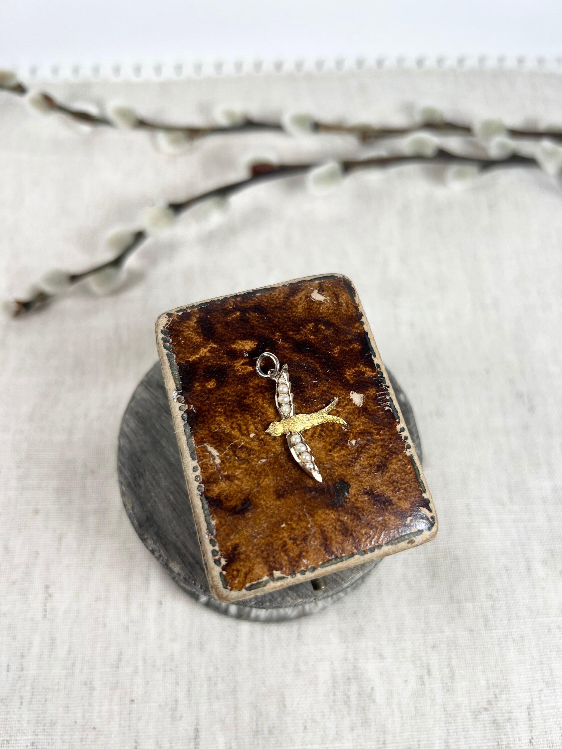 Ciondolo antico in oro bicolore 15ct e perla vittoriana con rondine in vendita 2