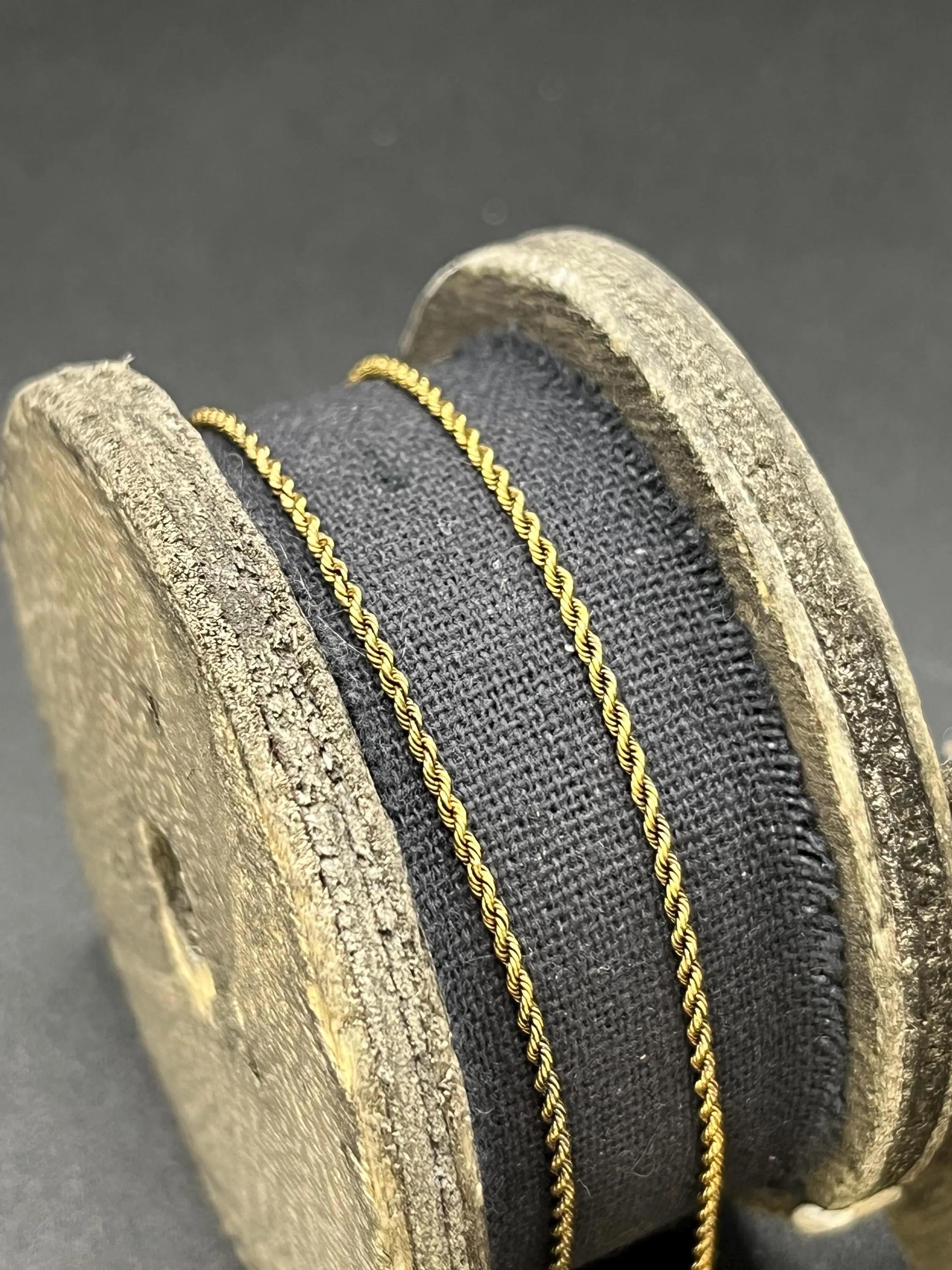 Antique 15ct Yellow Gold 15 Inch, Solid Rope Chain with Barrel and Torpedo Clasp For Sale 3