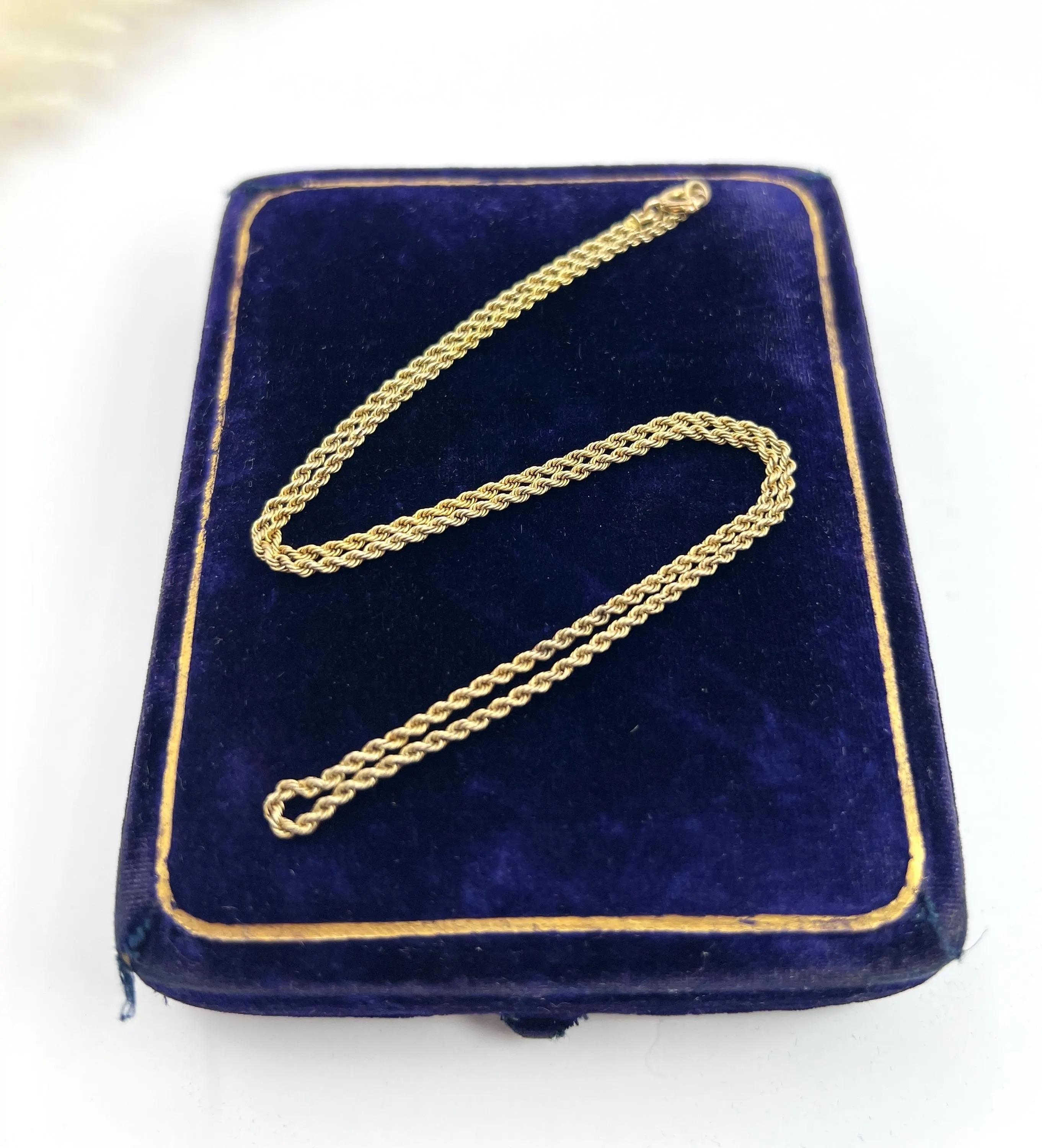 Antique 15ct Yellow Gold, 1920s 15 Inch Solid Rope Link Chain with Bolt Clasp (Chaîne à maillons en corde solide avec fermoir à boulon) Unisexe en vente