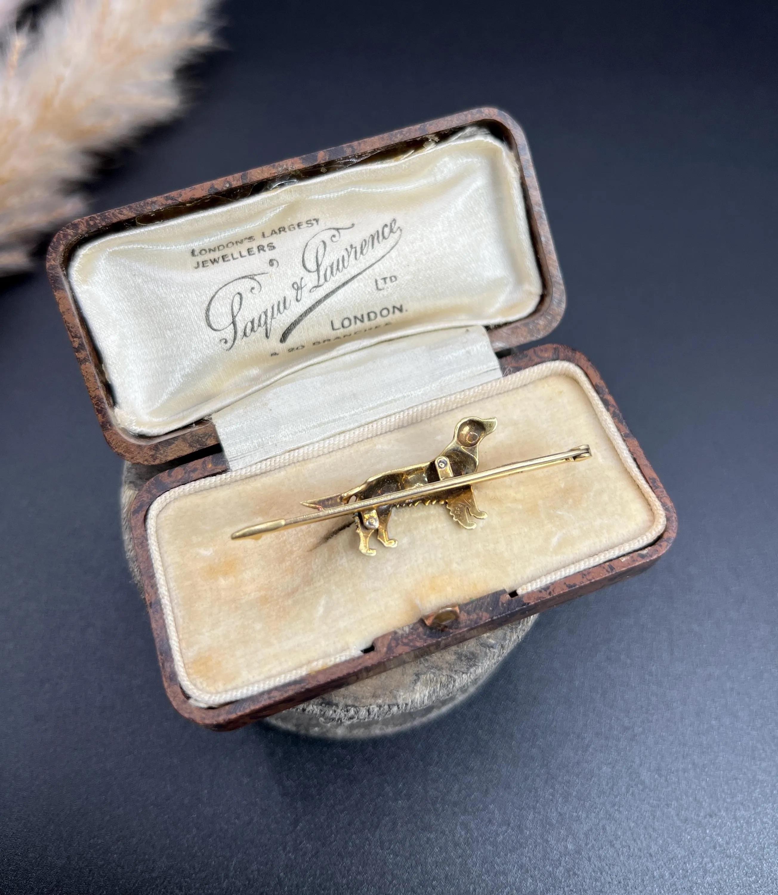 Women's or Men's Antique 15ct Yellow Gold, 1920s English Setter Enamel Dog Brooch For Sale