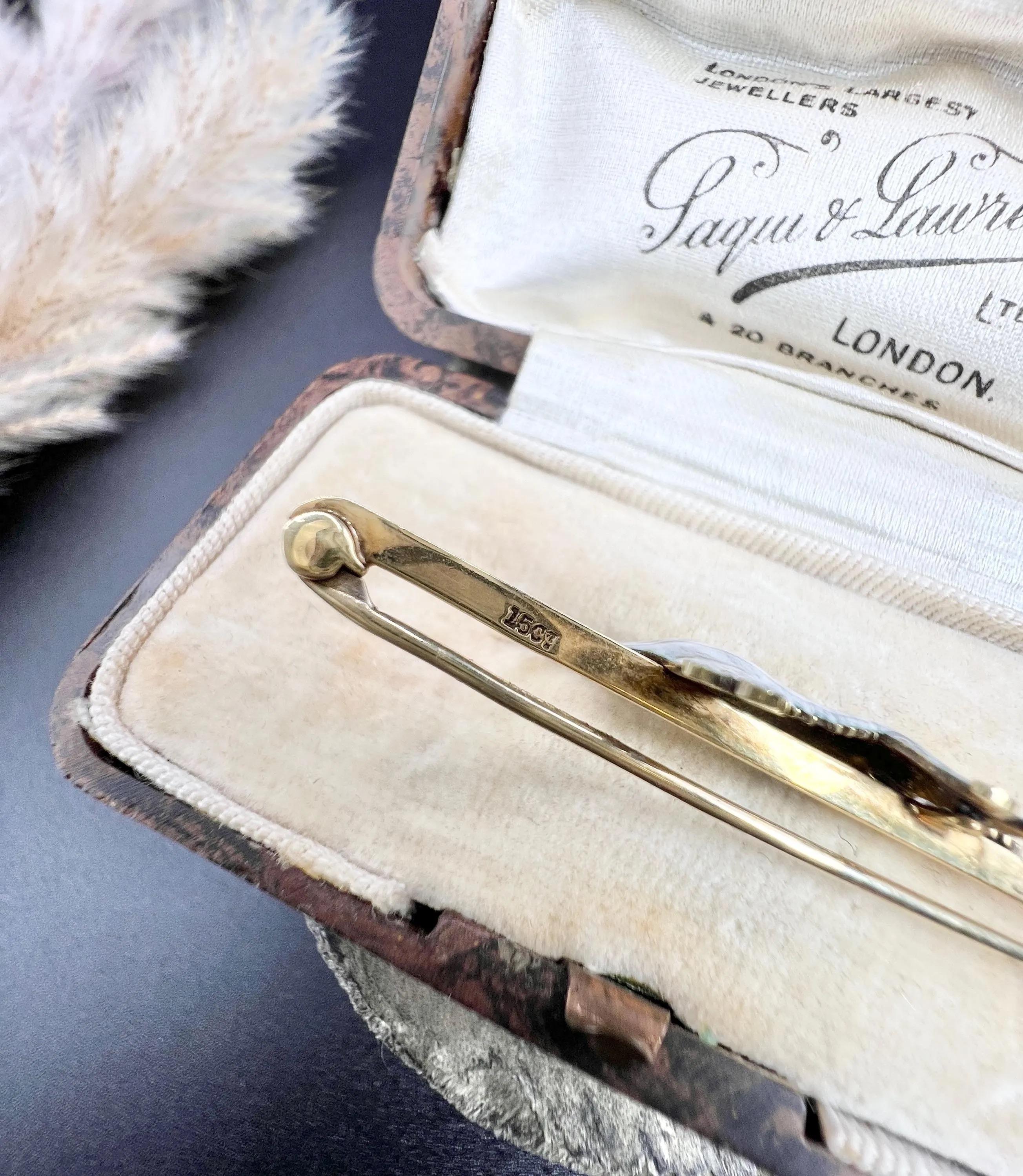 Antique 15ct Yellow Gold, 1920s English Setter Enamel Dog Brooch For Sale 1