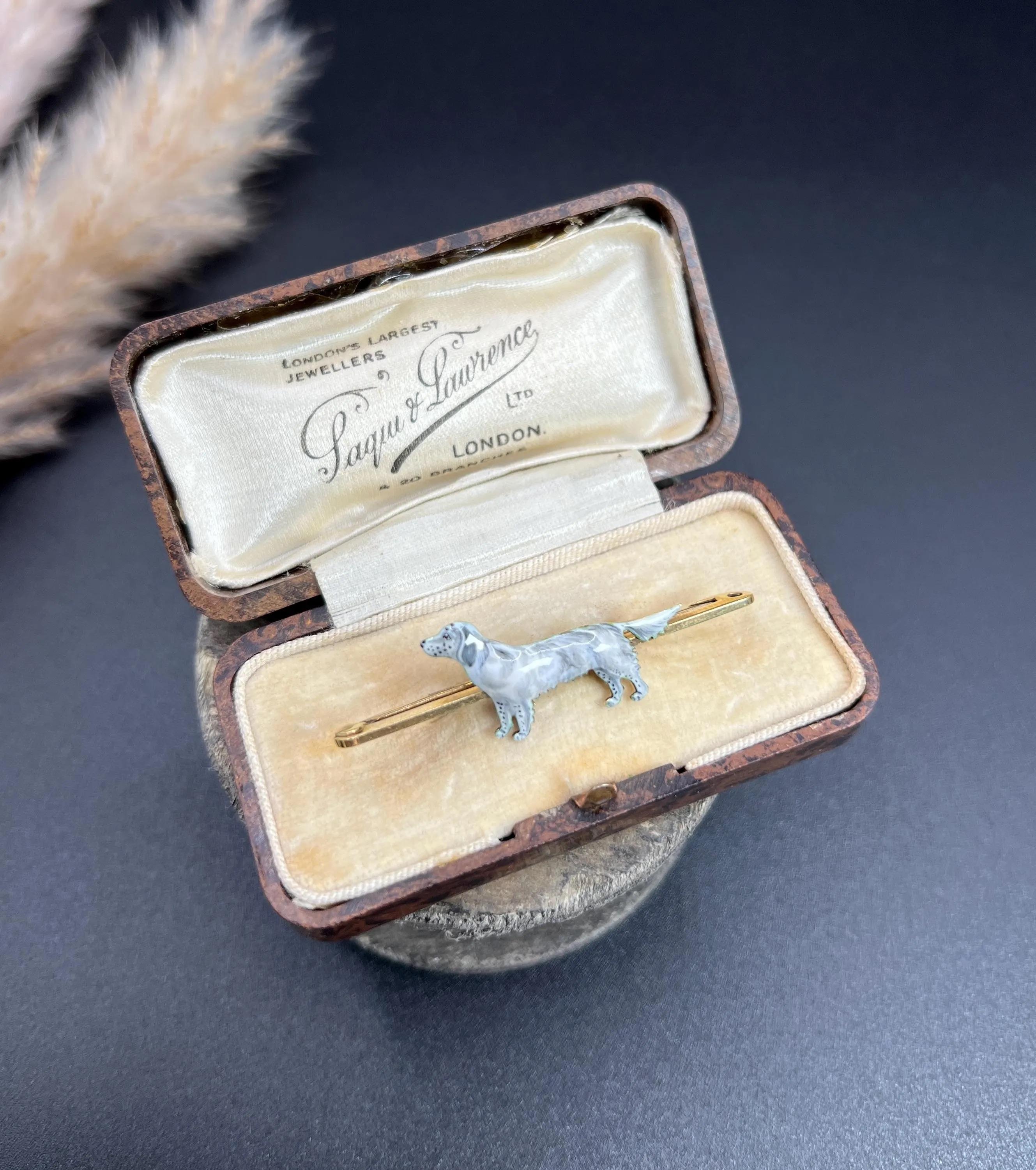 Antique 15ct Yellow Gold, 1920s English Setter Enamel Dog Brooch For Sale 2
