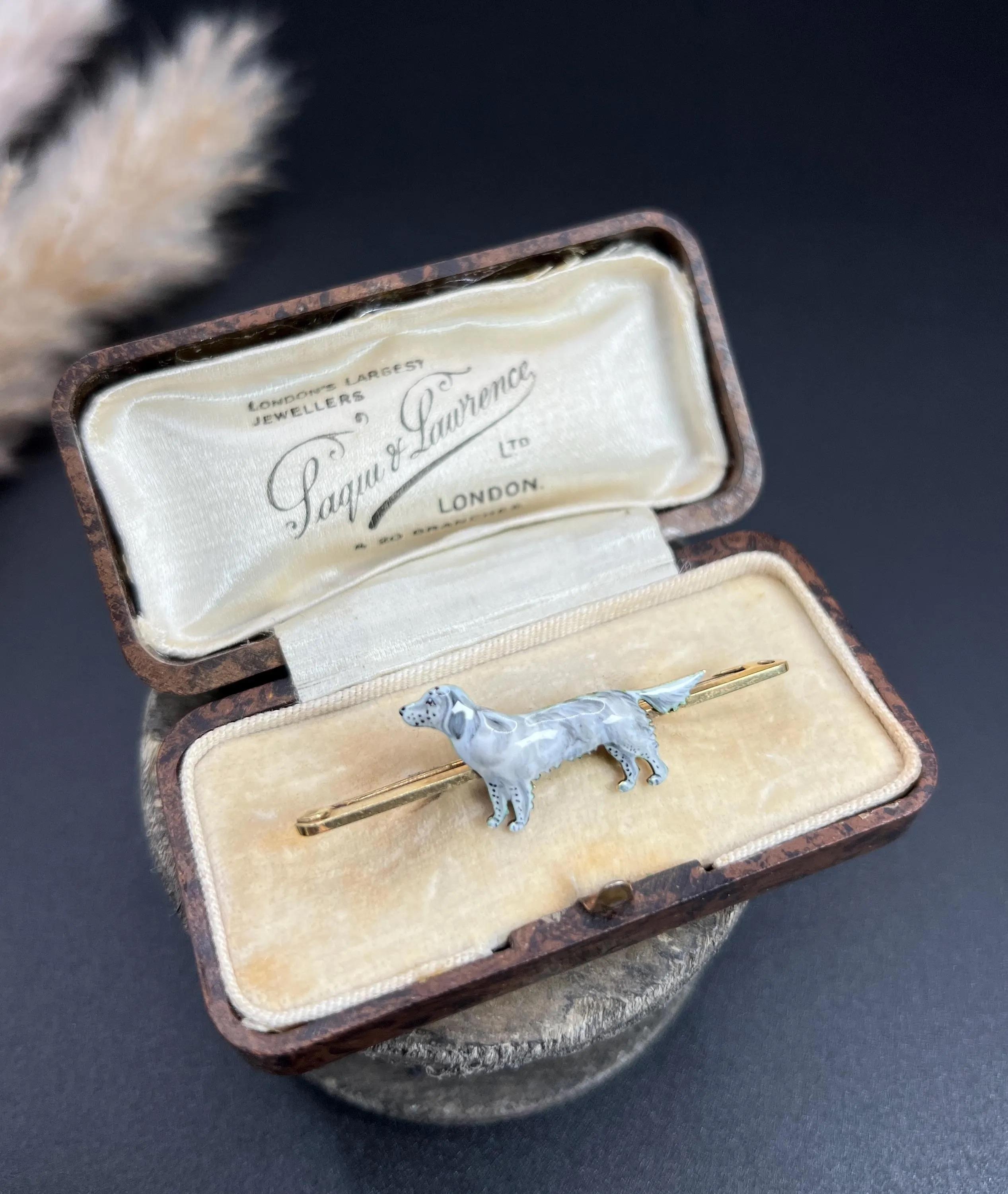 Antique 15ct Yellow Gold, 1920s English Setter Enamel Dog Brooch For Sale 3